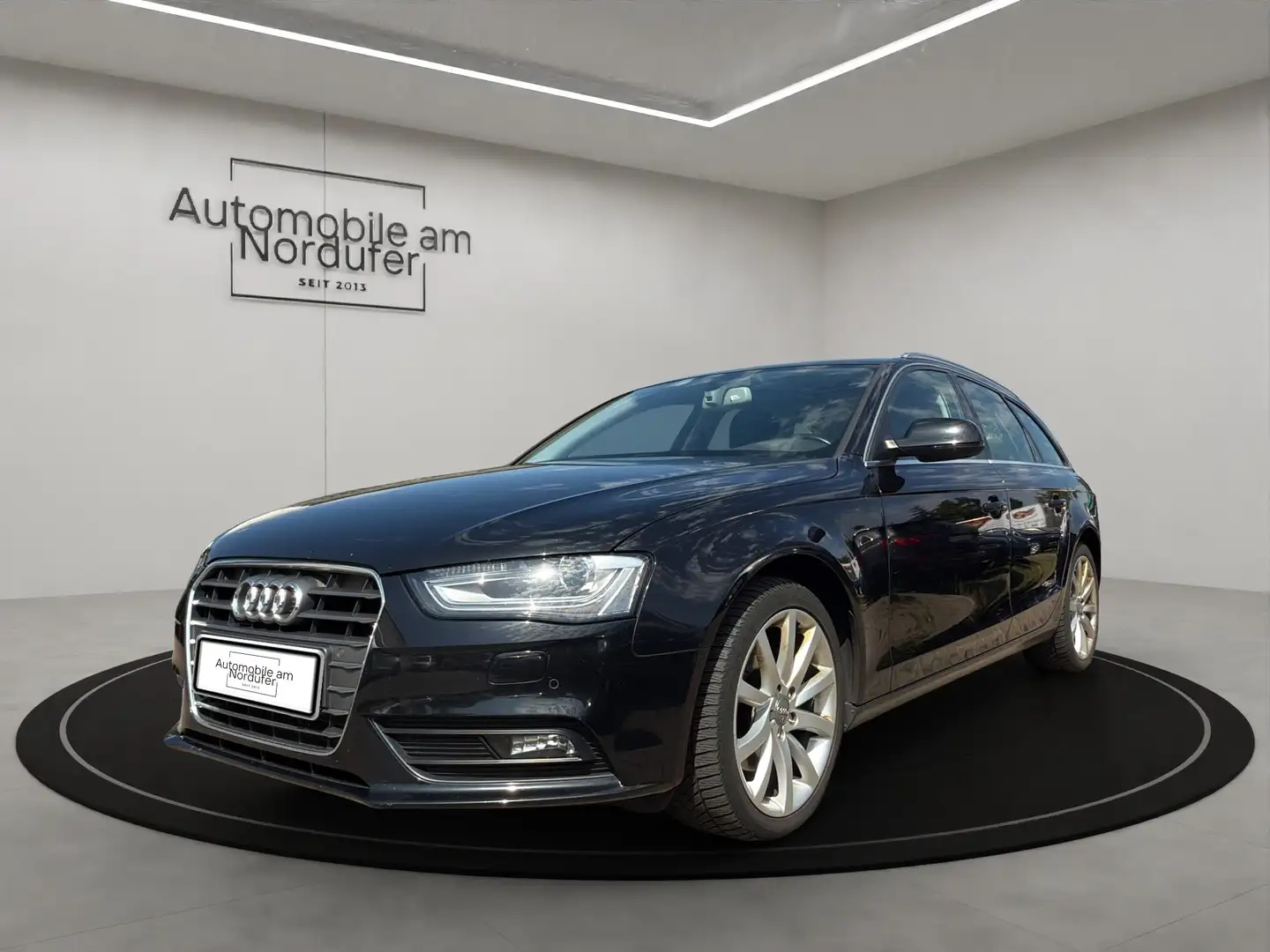 Audi A4 Avant 2.0TDI-2Hand-Xenon-Navi-Panorama-PDC-18Zoll Schwarz - 1