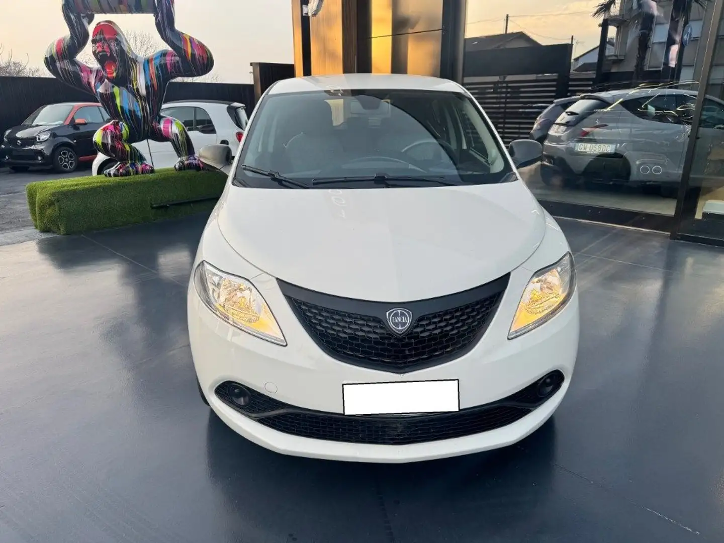 Lancia Ypsilon 1.0 FireFly 5 porte S&S Hybrid Ecochic Silver Bianco - 2