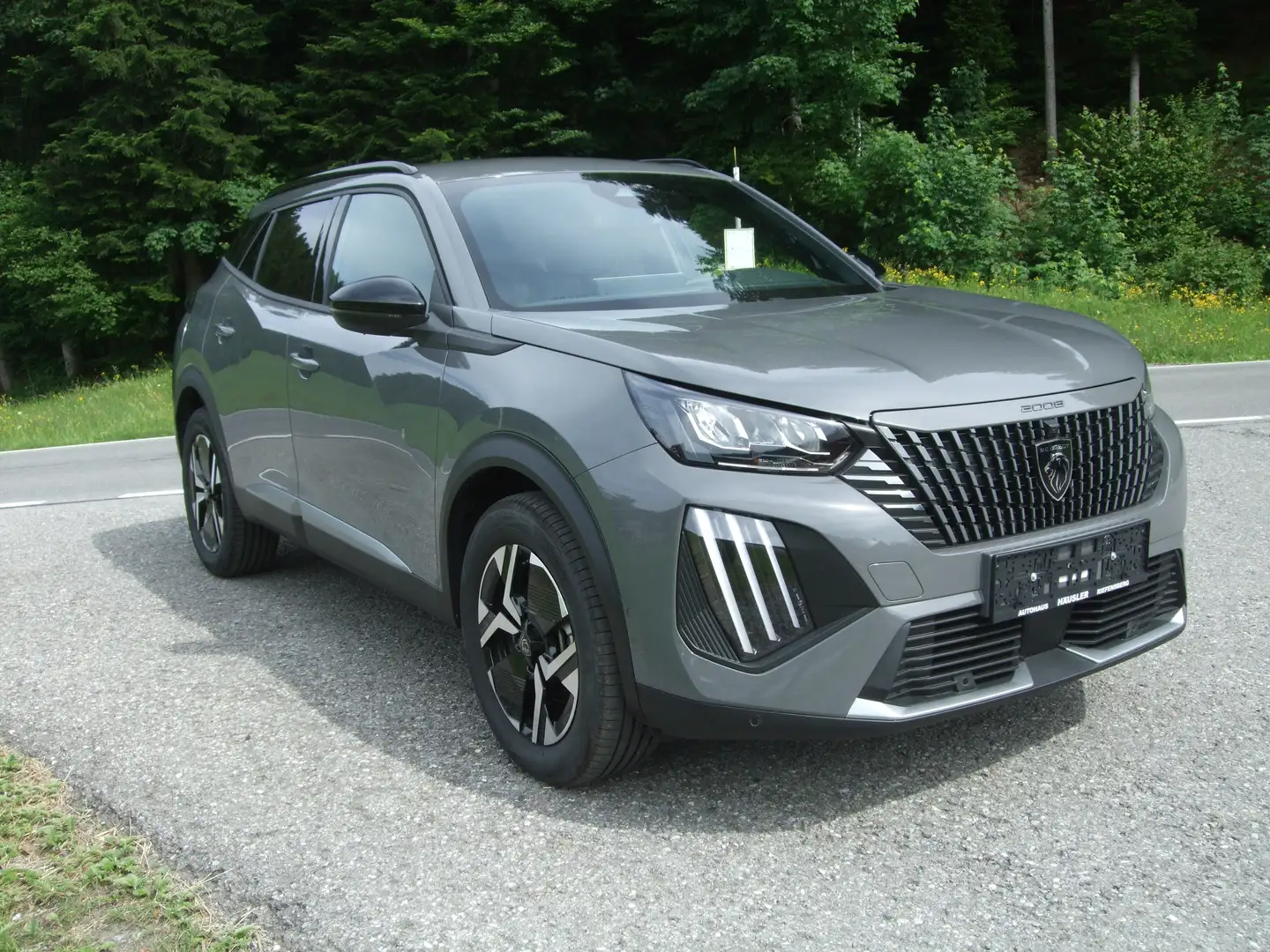 Peugeot 2008 Allure Hybrid 145 Top Ausstattung Grau - 1