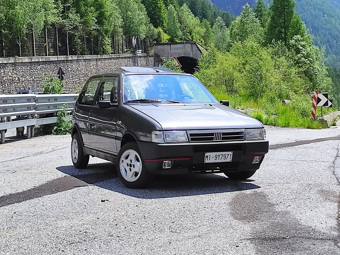Fiat Uno Uno 3p 1.0 Hobby Gris - 1