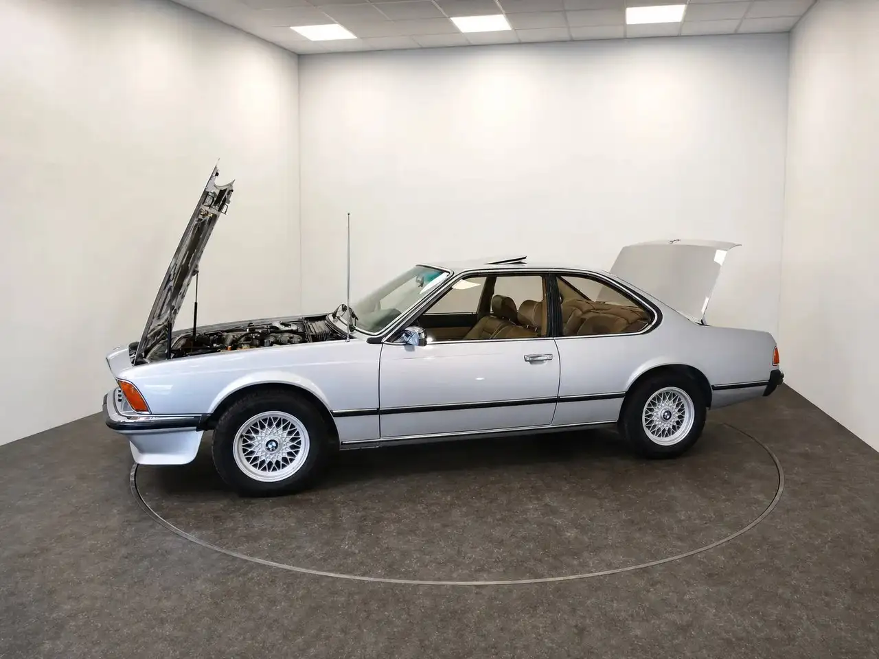BMW 635 CSi met dogleg 5 bak, foto 2