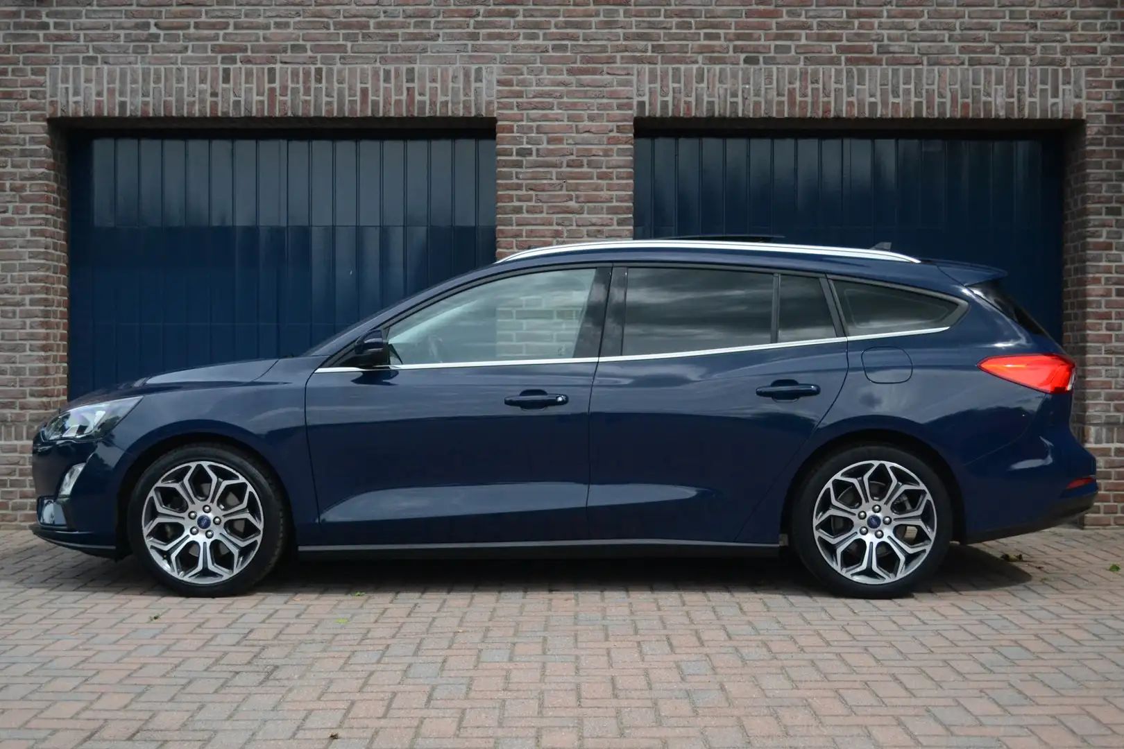 Ford Focus Wagon 1.0 EcoBoost Titanium Business | Panoramadak Bleu - 2
