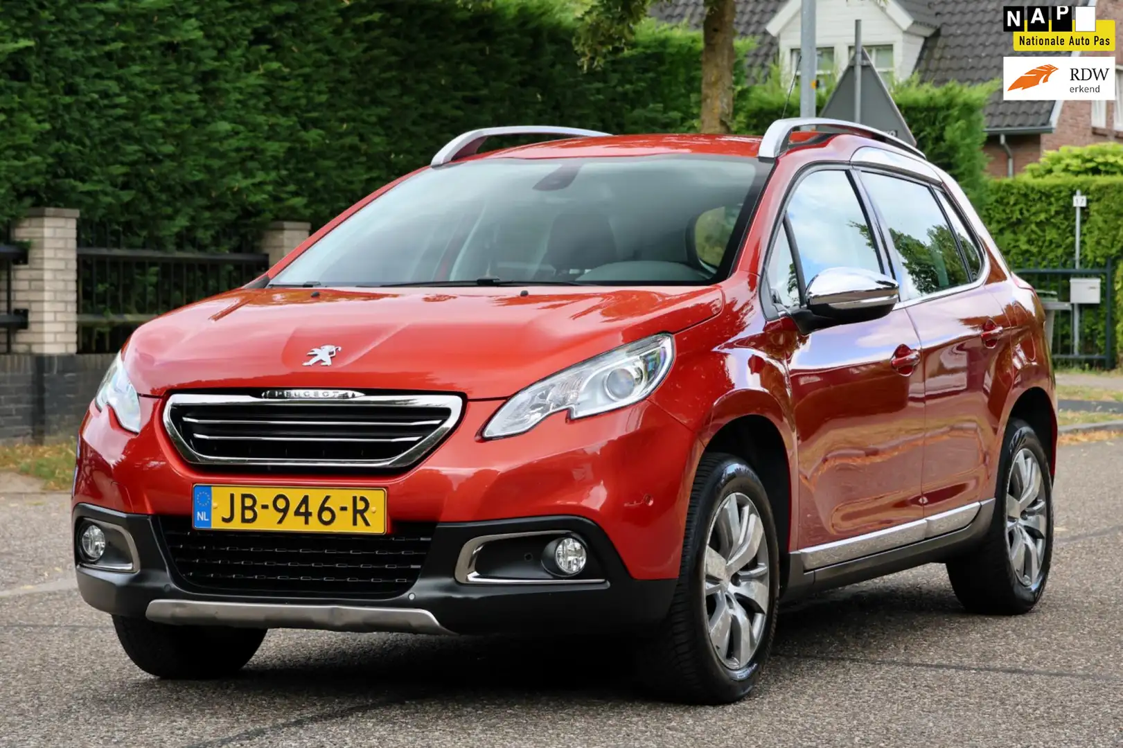 Peugeot 2008 1.2 PureTech Allure | NAVI | CLIMA | CRUISE | TREK Oranje - 1