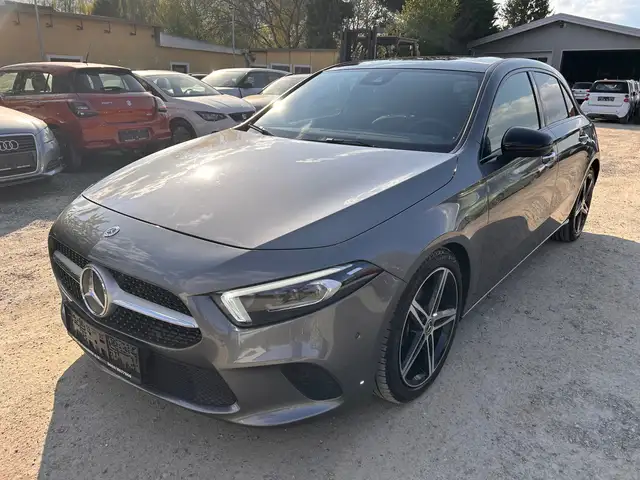 Mercedes-Benz A 160 A 160 Benzin Panorama LED Navigation 18 Zoll