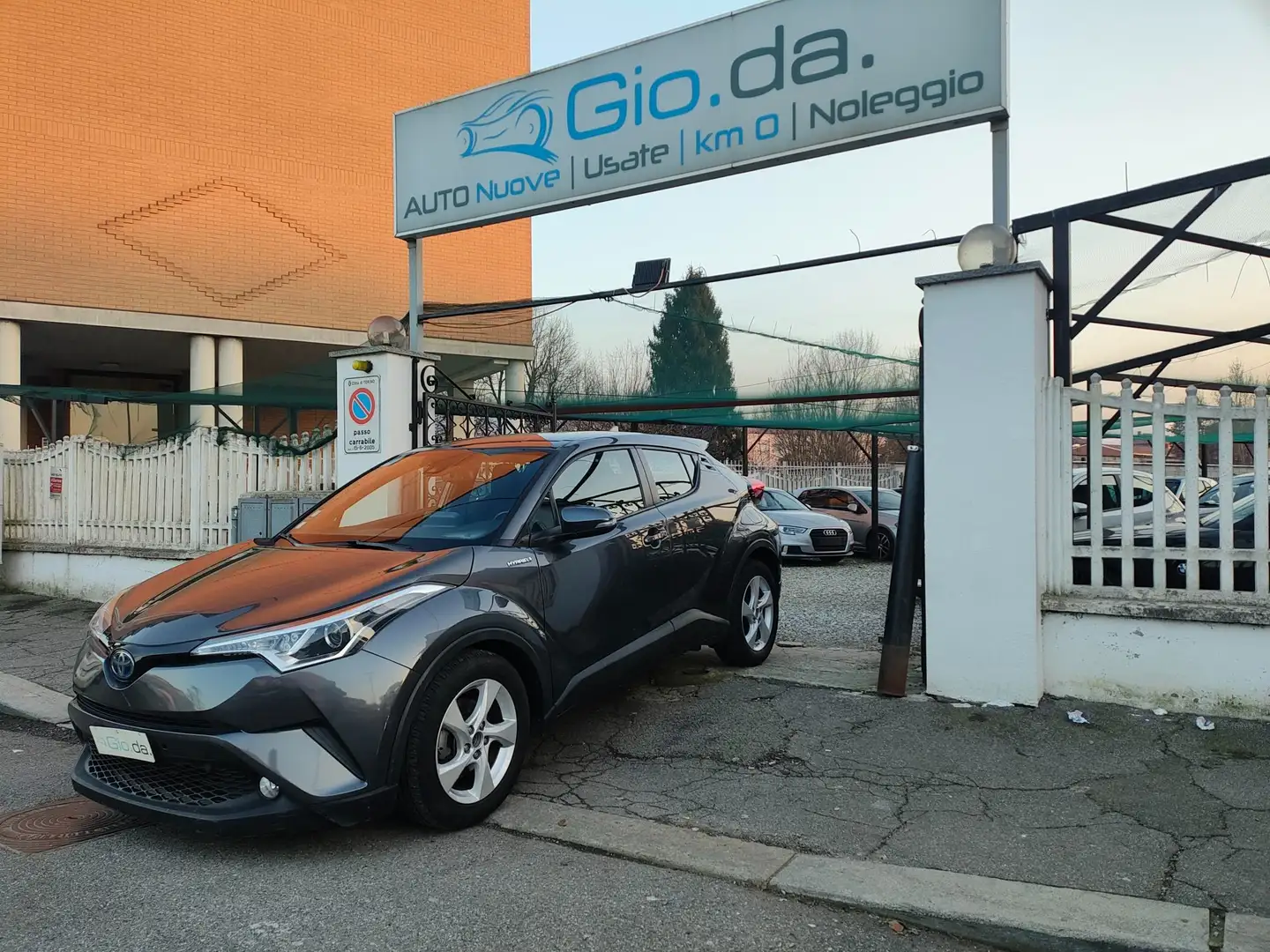 Toyota C-HR 1.8 HYBRID E-CVT KM 56975-2018 TAGLIANDI UFFICIALI Grau - 1