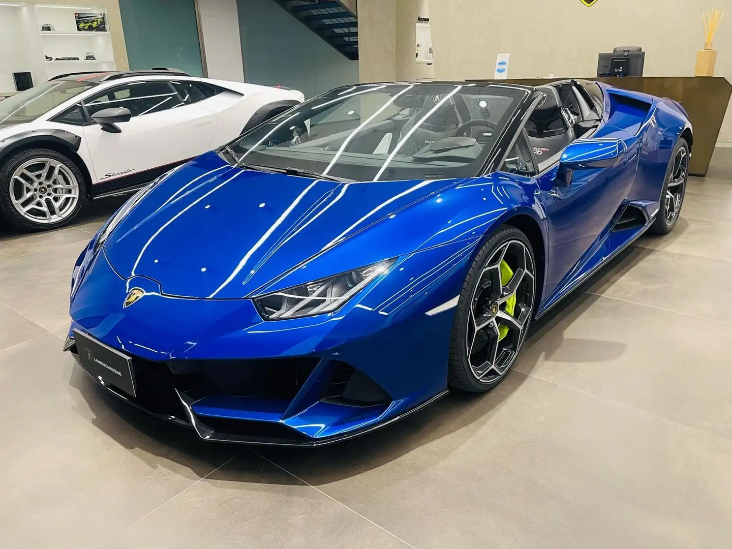 Lamborghini Huracán Huracan Spyder 5.2 Performante 640 awd Blau - 1