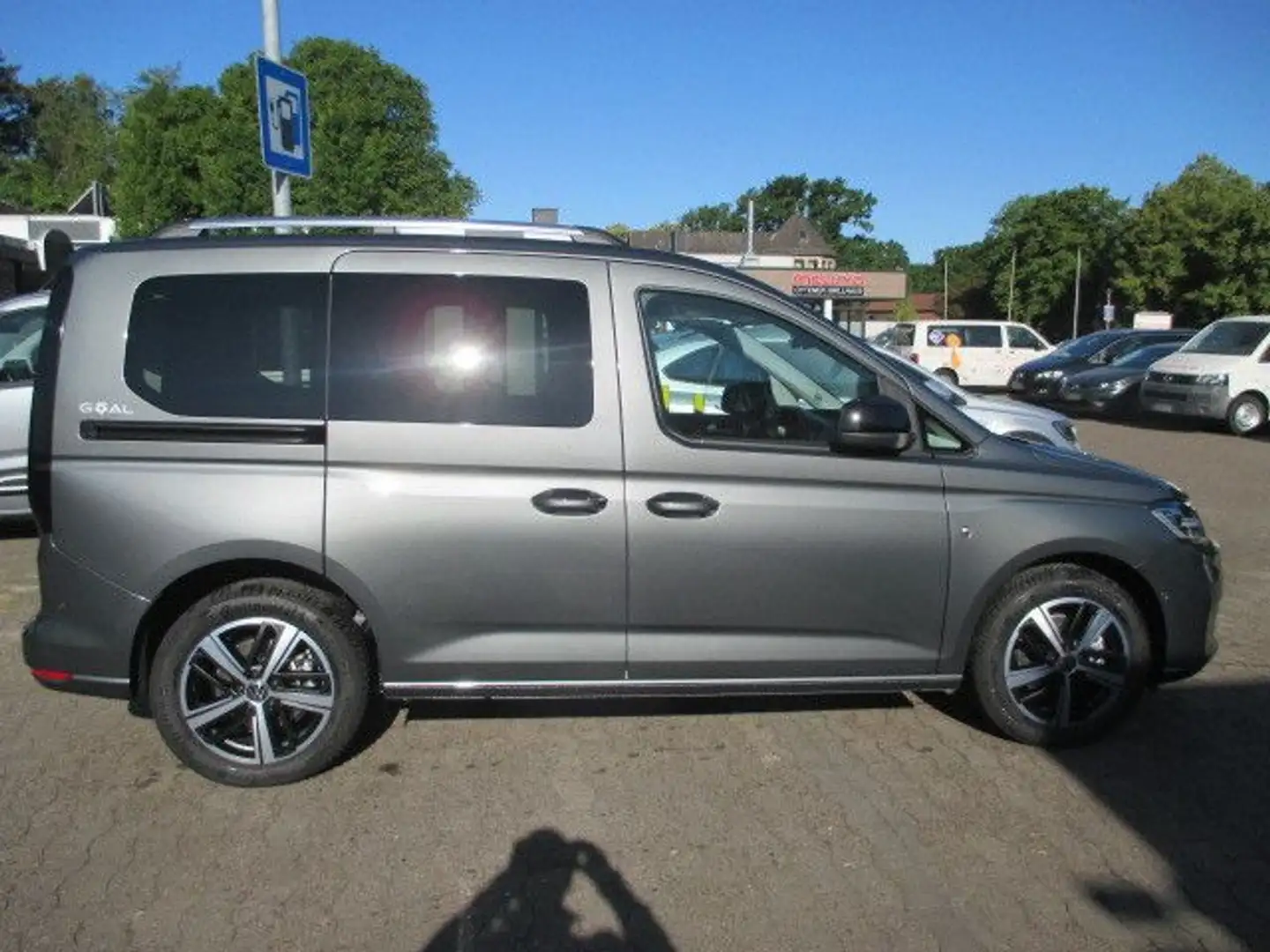 Volkswagen Caddy eHybrid DSG 5-Sitzer +Kamera+AHK+SHZ+LED Šedá - 2