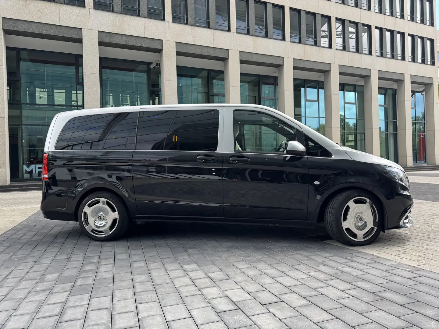 Mercedes-Benz Vito luxus van umbau 119 CDI (BlueTEC) Extralang Aut. Schwarz - 2