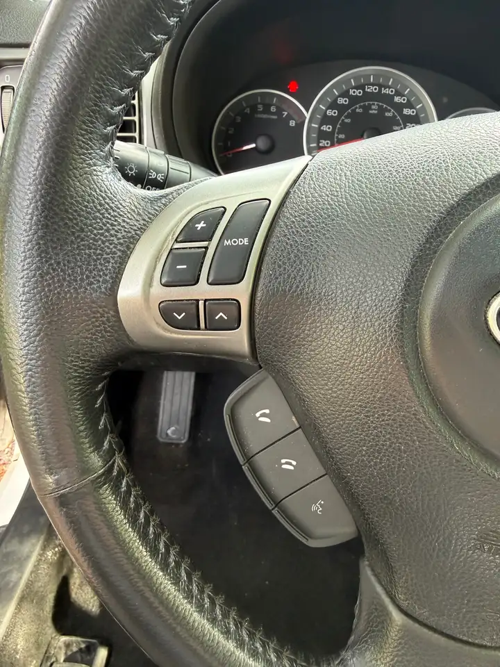 Subaru Impreza снимка Subaru Impreza