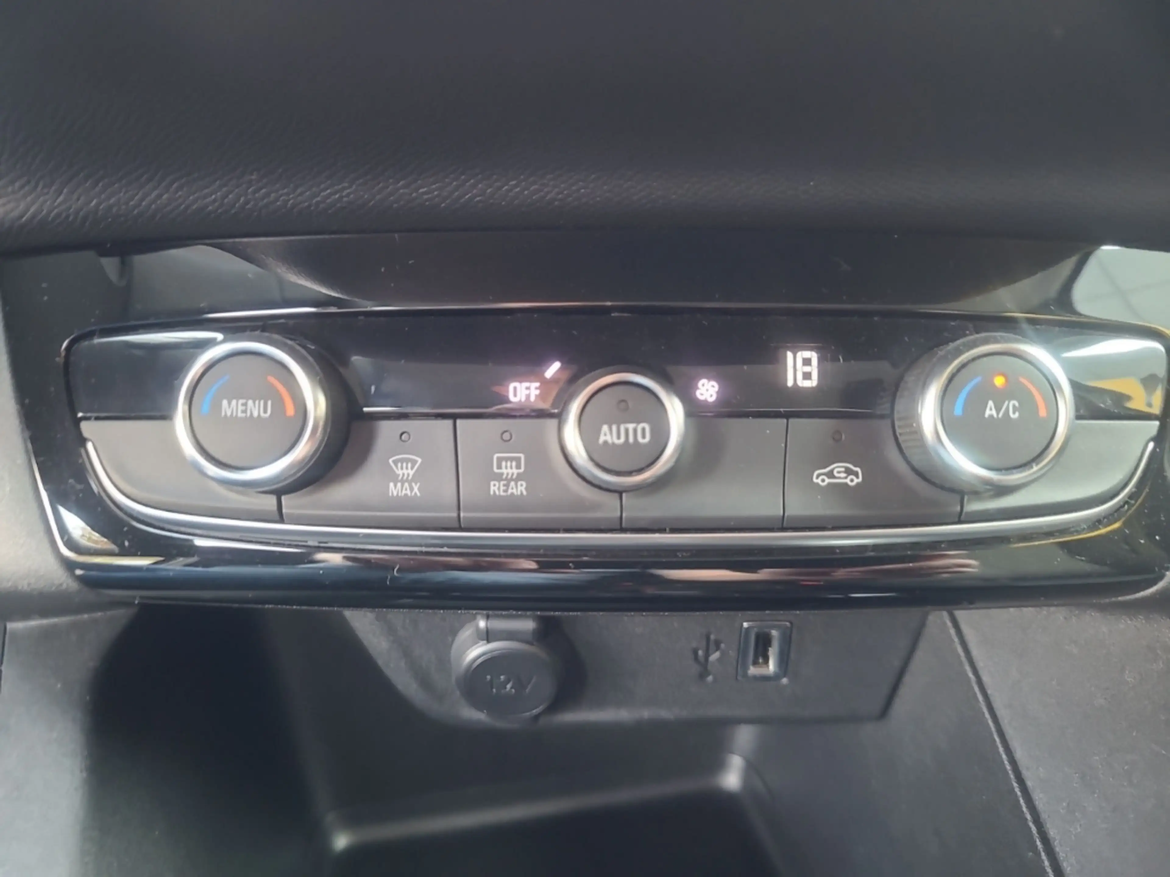 Opel Corsa-e 50kWh SOH 96% Apple CarPlay Android Auto Klimaauto — photo 12