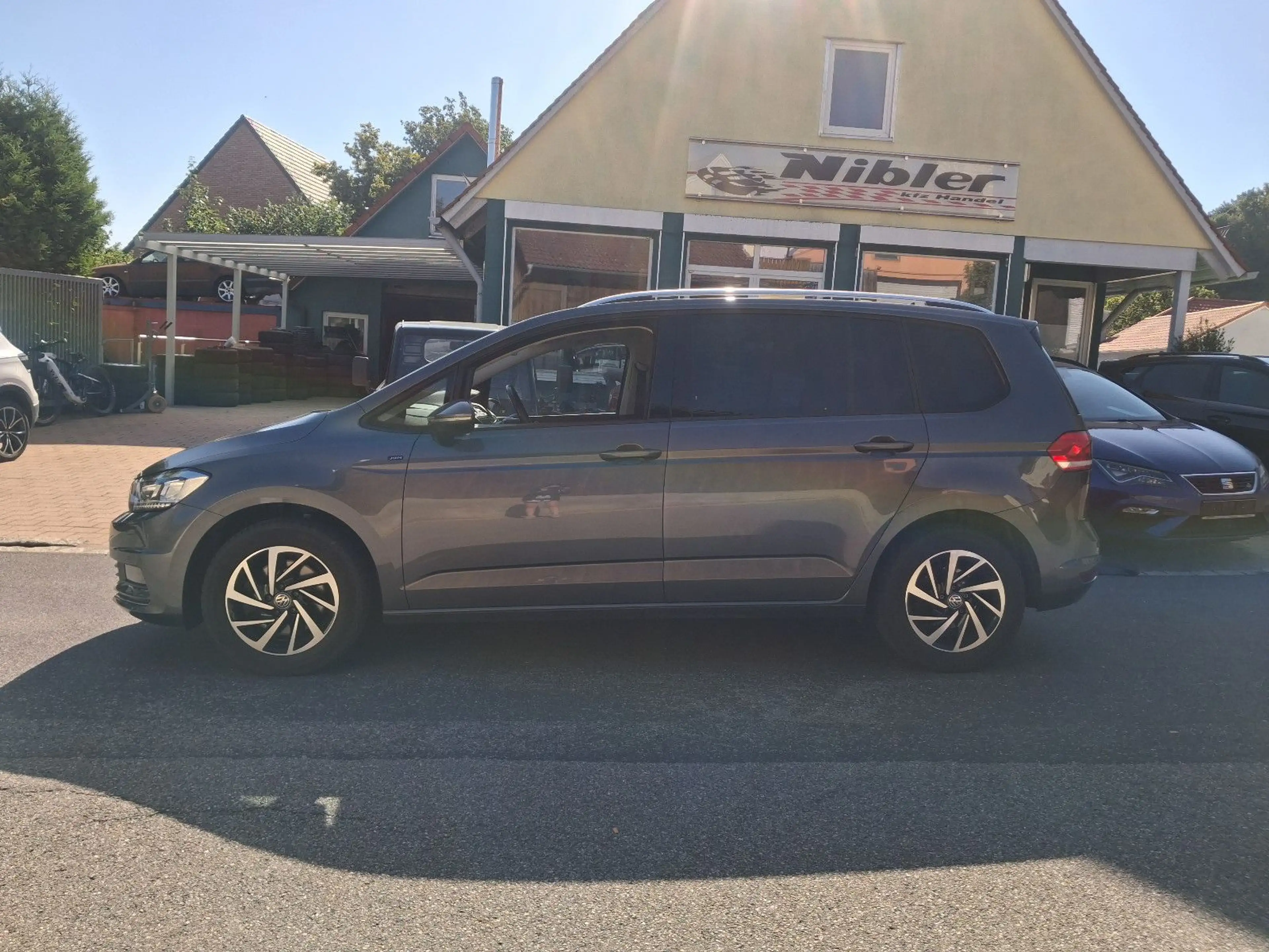 Volkswagen Touran 2.0 TDI BMT 7-SITZE+NAVI+KAMERA+ACC — photo 6