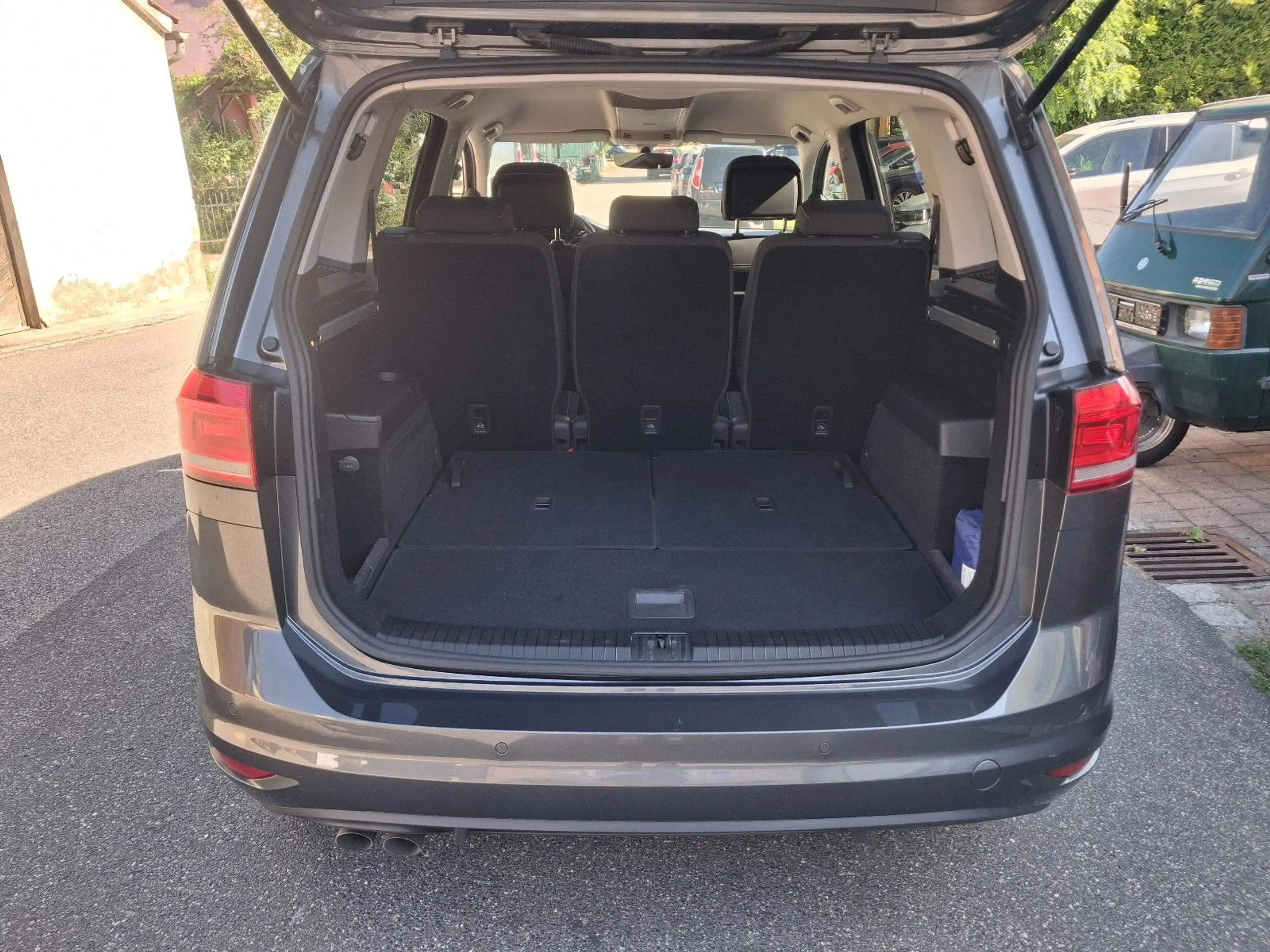 Volkswagen Touran 2.0 TDI BMT 7-SITZE+NAVI+KAMERA+ACC — photo 27