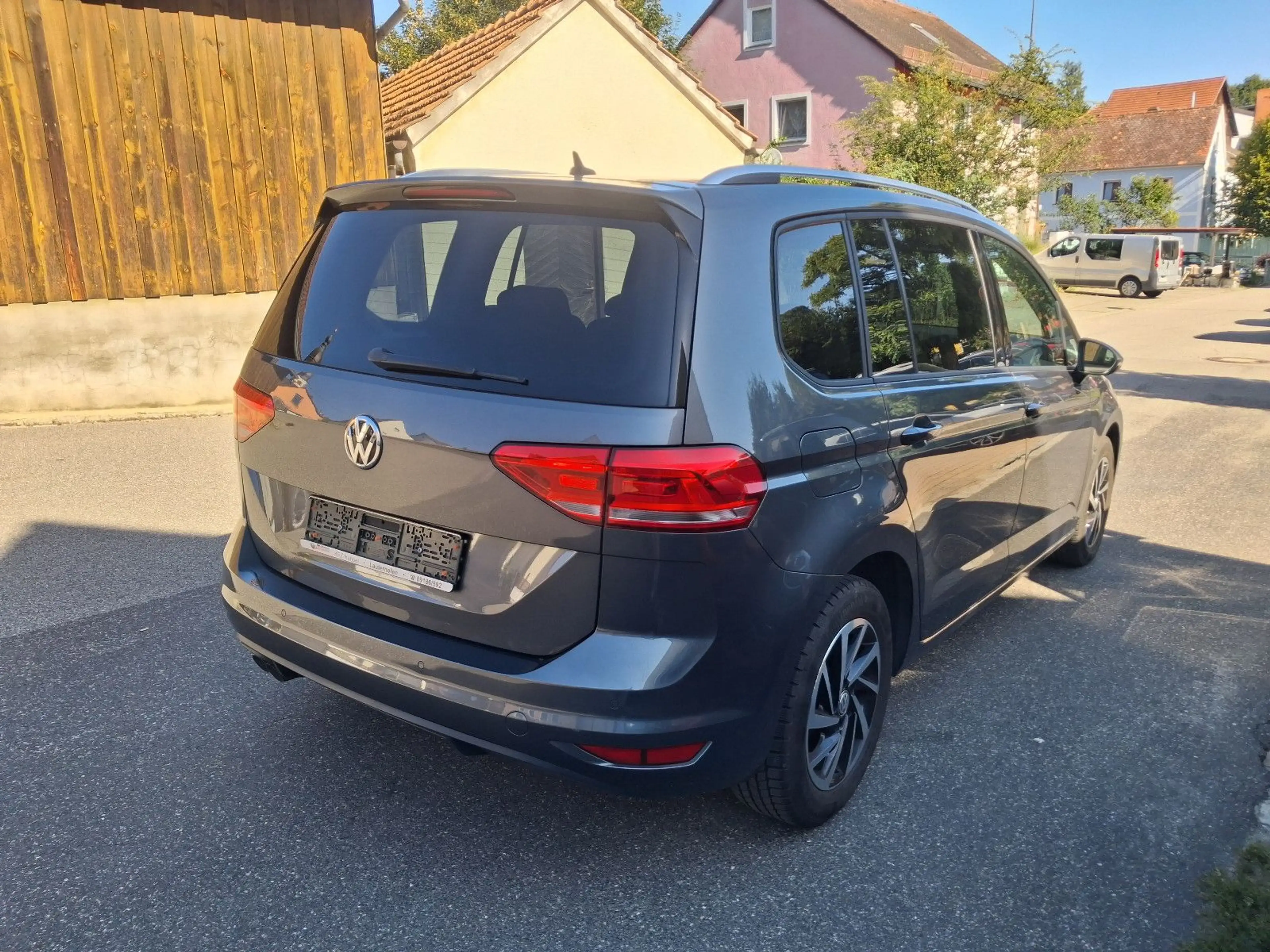 Volkswagen Touran 2.0 TDI BMT 7-SITZE+NAVI+KAMERA+ACC — photo 3