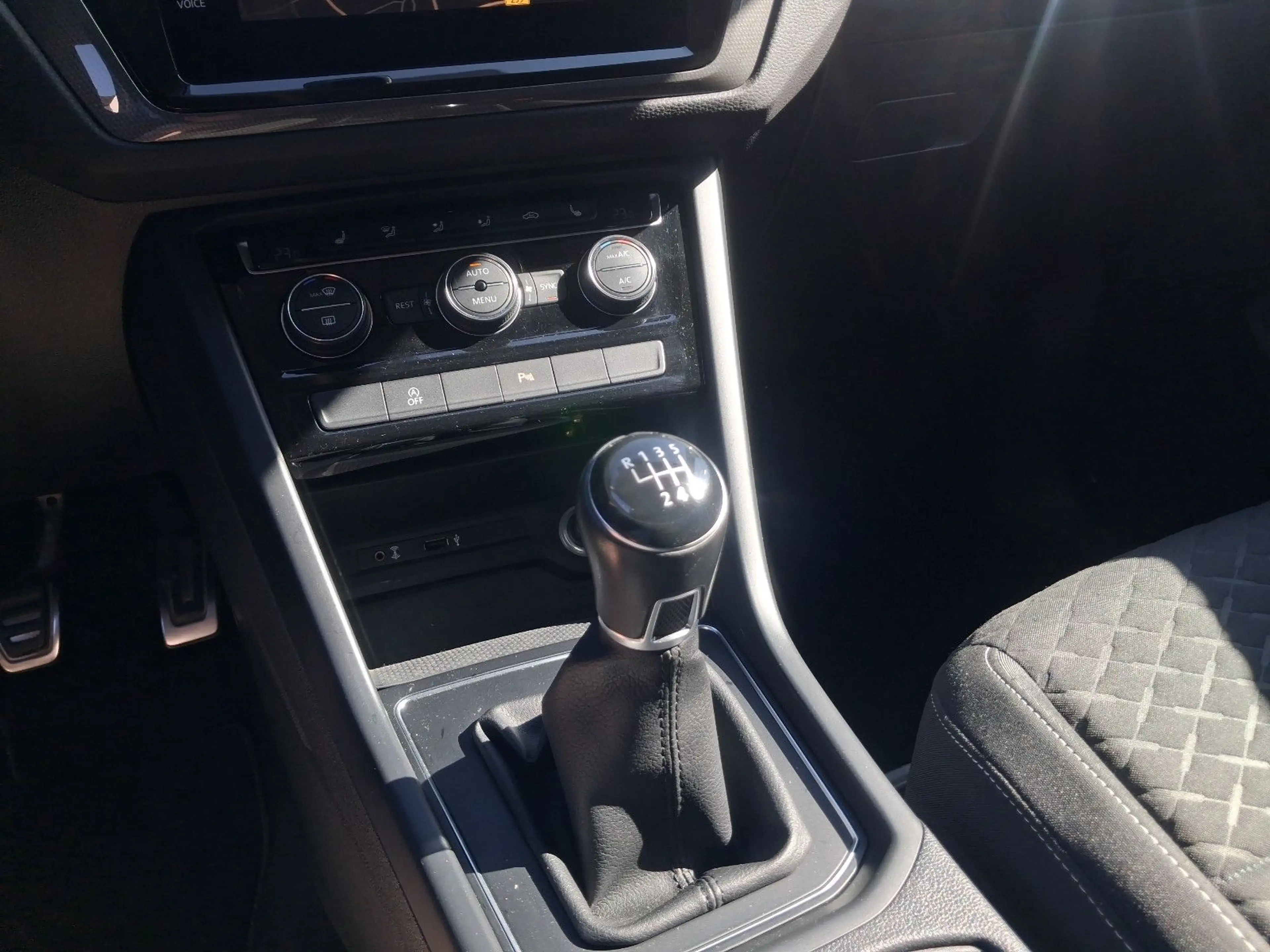 Volkswagen Touran 2.0 TDI BMT 7-SITZE+NAVI+KAMERA+ACC — photo 21