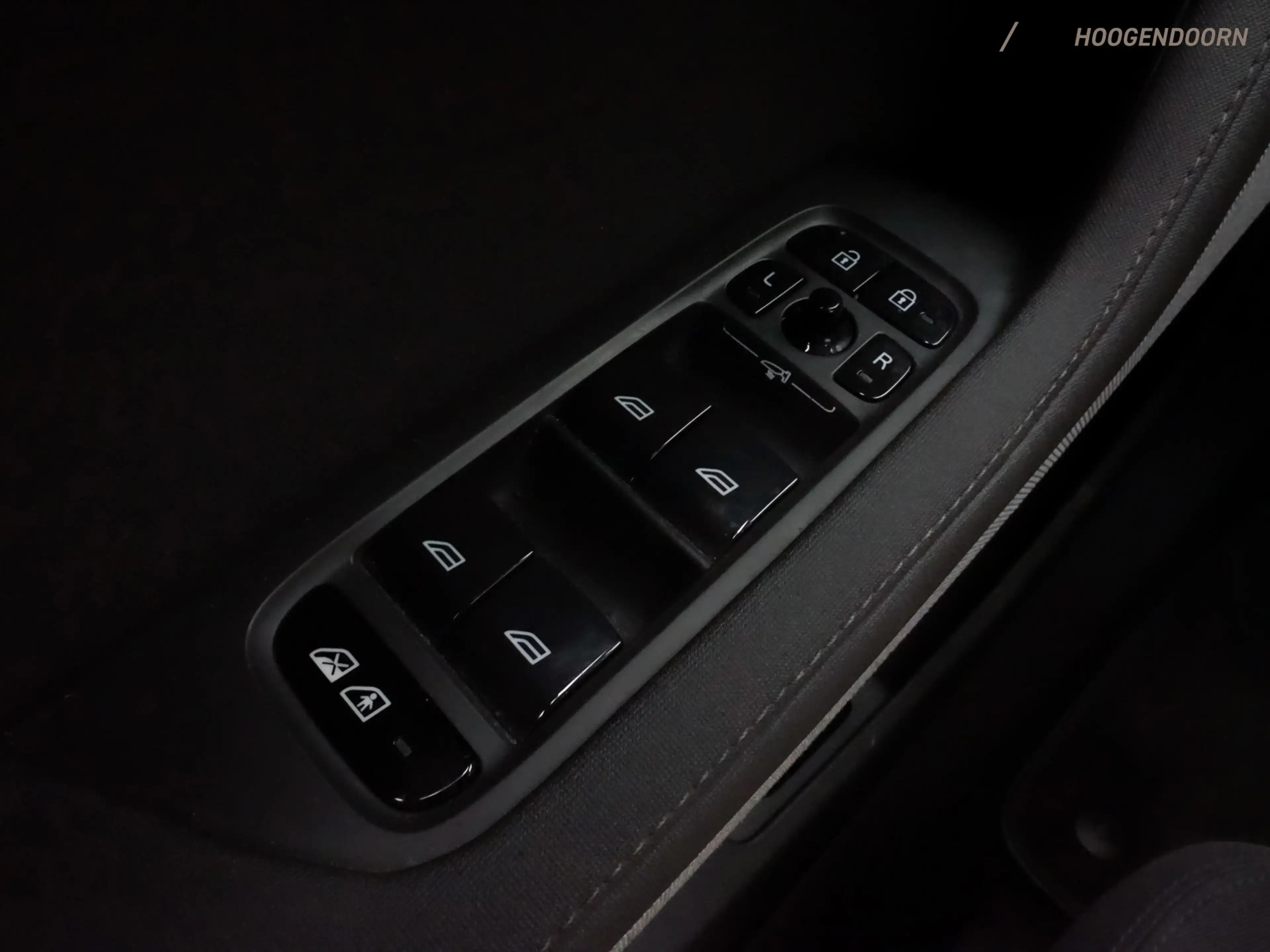 Polestar 2 Standard Range Single Motor 63kWh (APPLE CARPLAY,L — photo 16