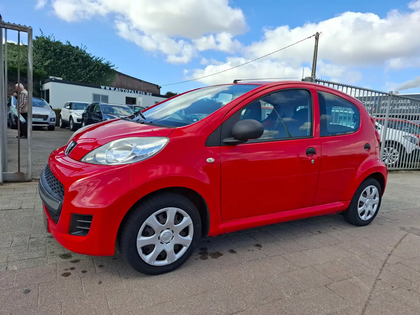 Peugeot 107 1.0i Trendy Rood - 2