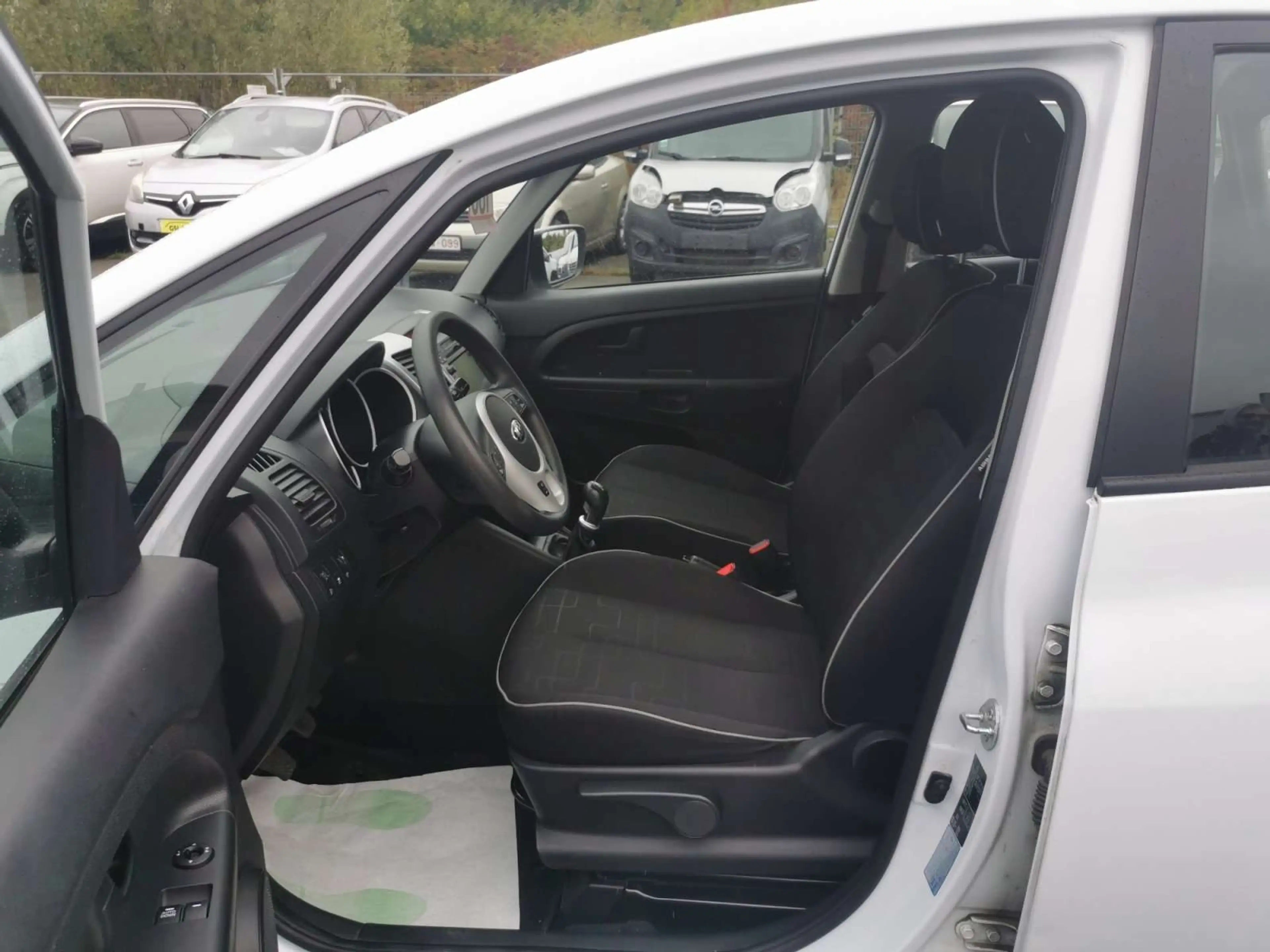 Kia Venga 1.4CRDi 90cv blanc01/14 Airco GPS Toit panoramique — photo 8