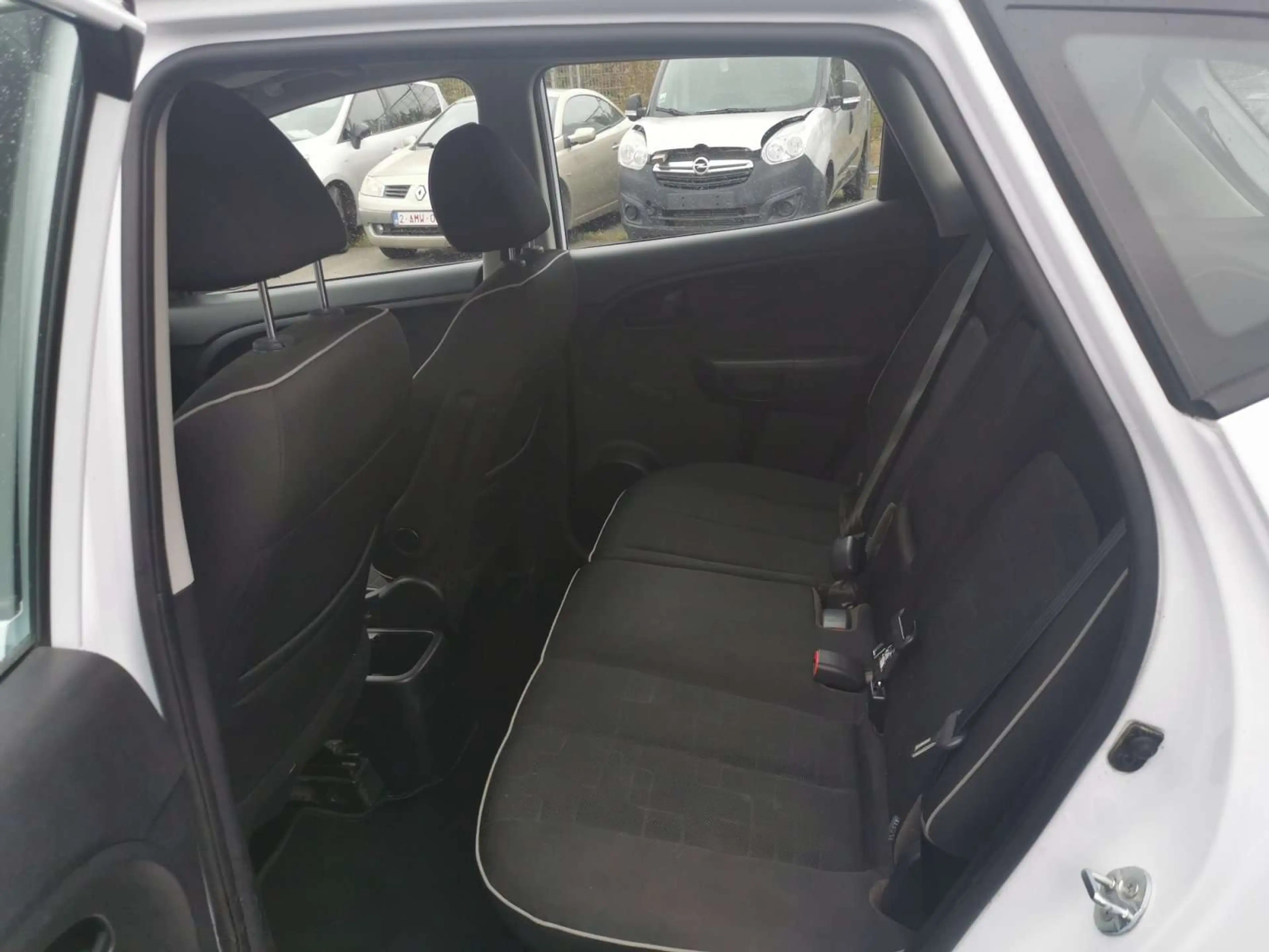 Kia Venga 1.4CRDi 90cv blanc01/14 Airco GPS Toit panoramique — photo 9