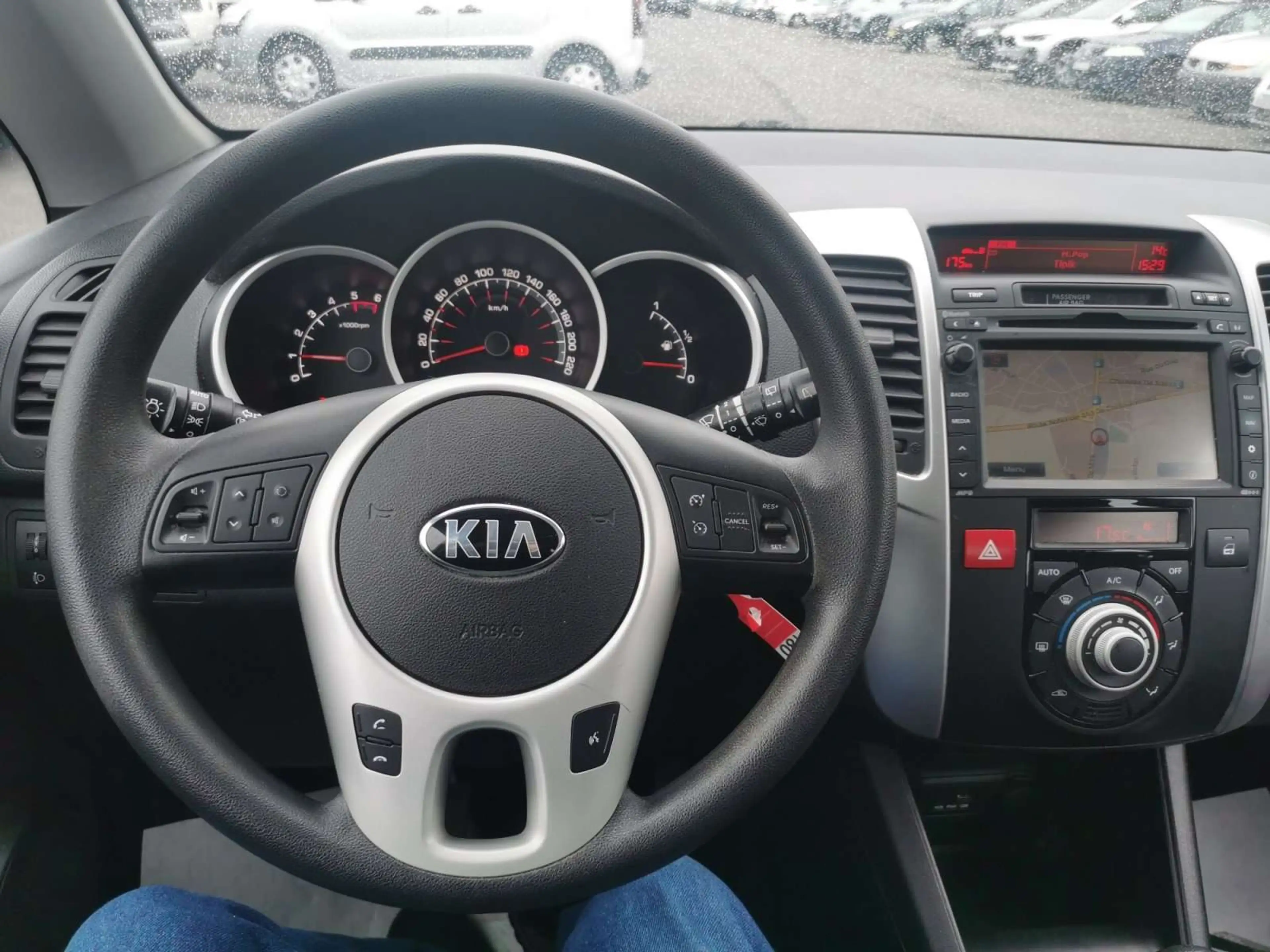 Kia Venga 1.4CRDi 90cv blanc01/14 Airco GPS Toit panoramique — photo 7