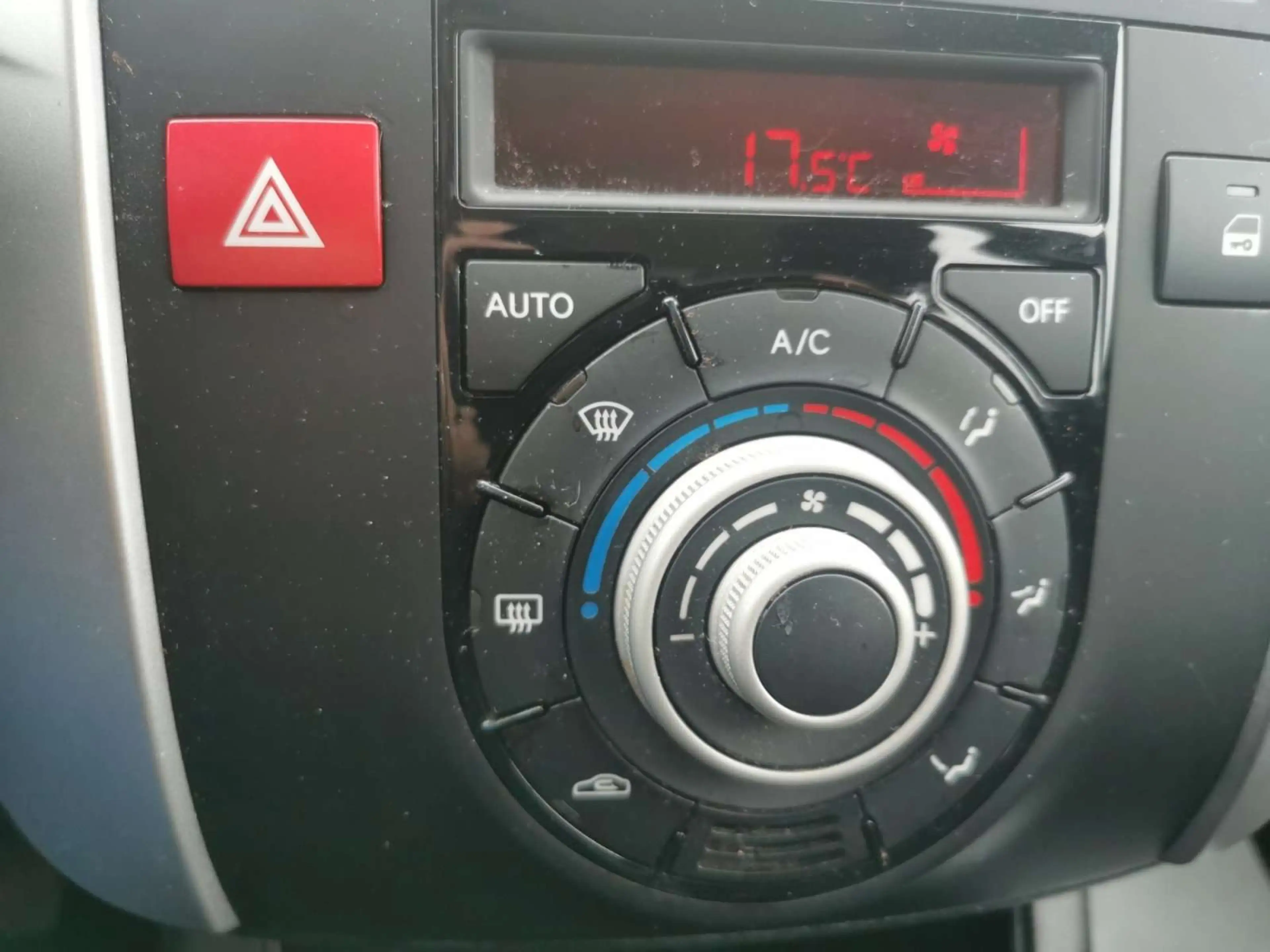 Kia Venga 1.4CRDi 90cv blanc01/14 Airco GPS Toit panoramique — photo 11