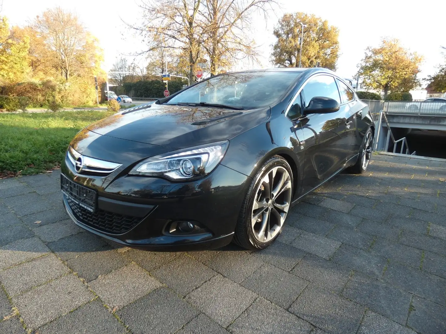 Opel Astra J 1.6 GTC OPC-Line Noir - 2