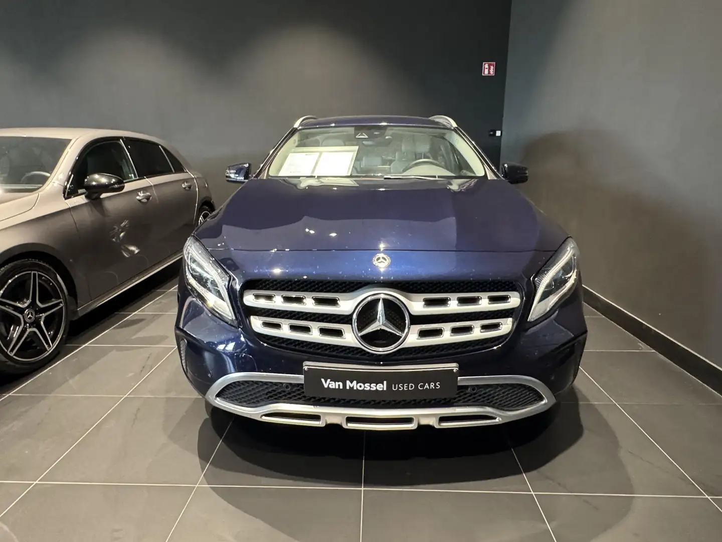 Mercedes-Benz GLA 200 + AUTOMAAT + LEDER + LED + SENSOREN + CAMERA + 1y Bleu - 2