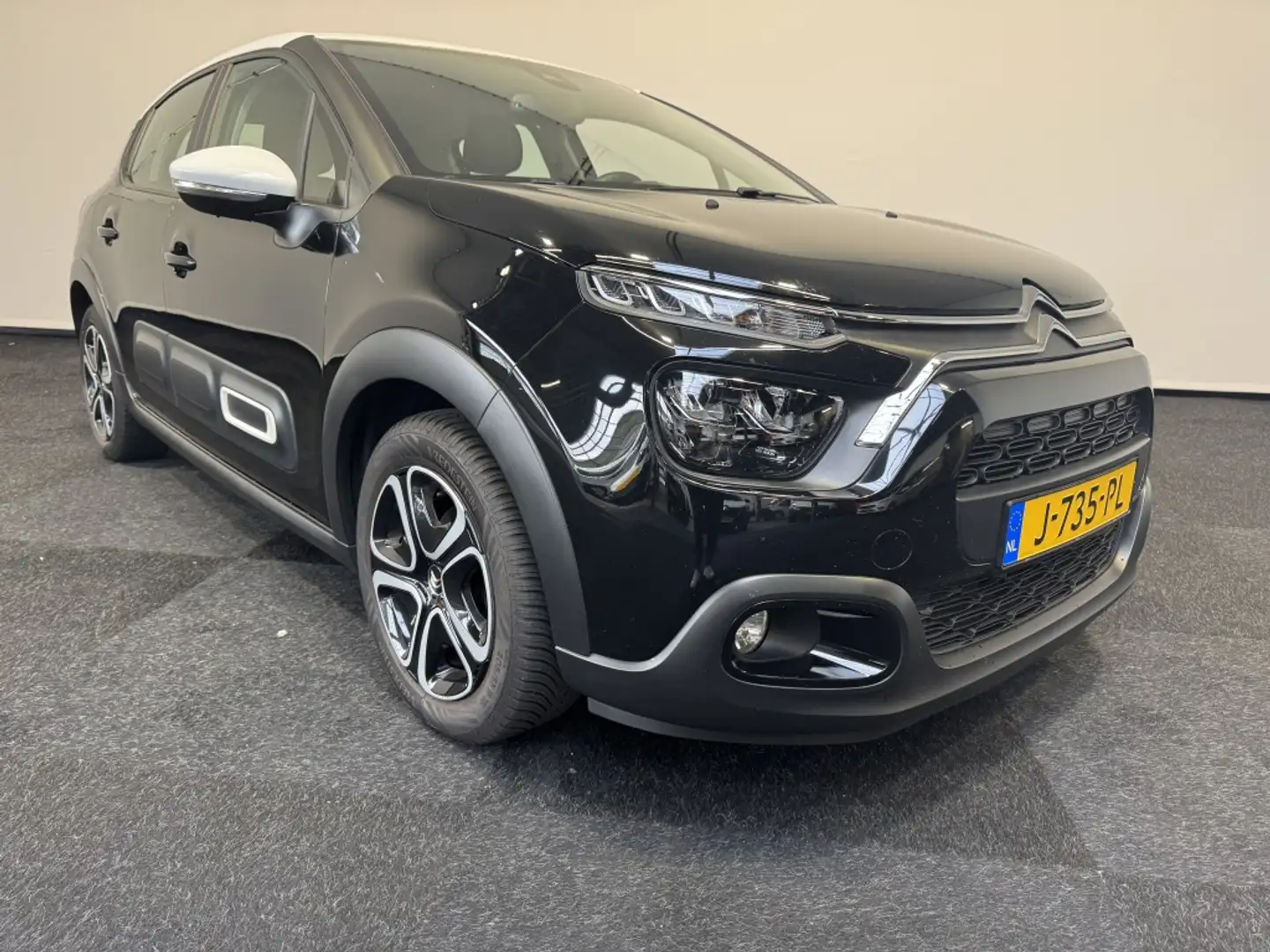 Citroen C3 1.2 PT Feel 16 inch Airco Apple car play Zwart - 1