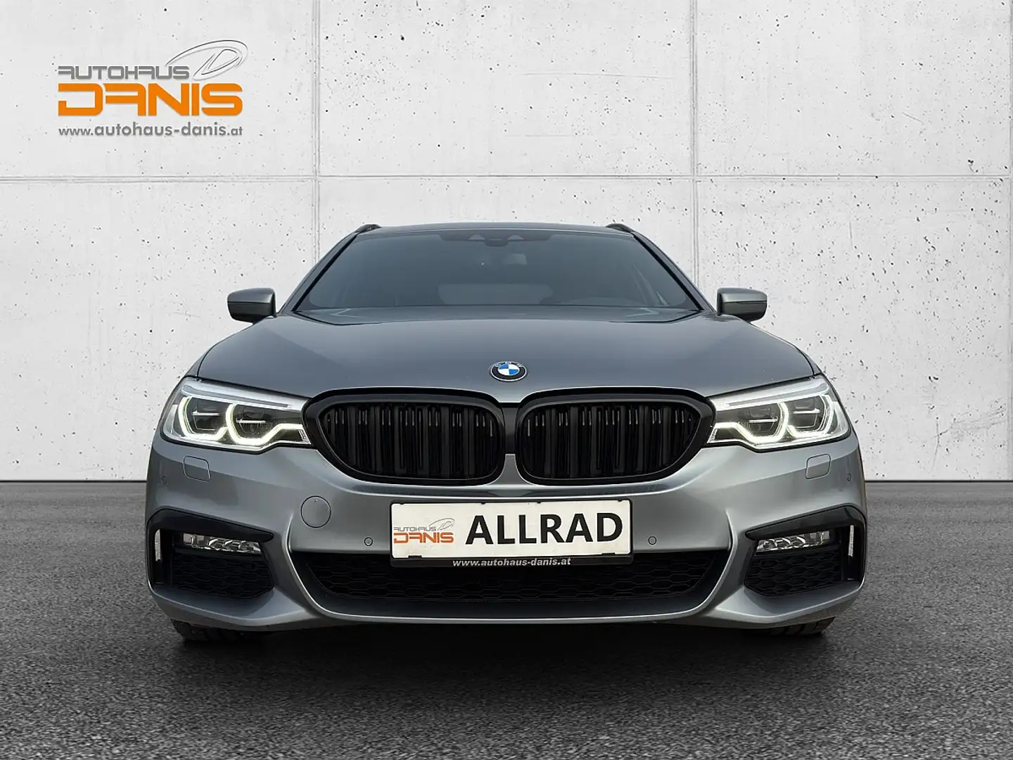 BMW 520 d xDrive Touring Aut. M-Sport PANO/LED/20" Gris - 2