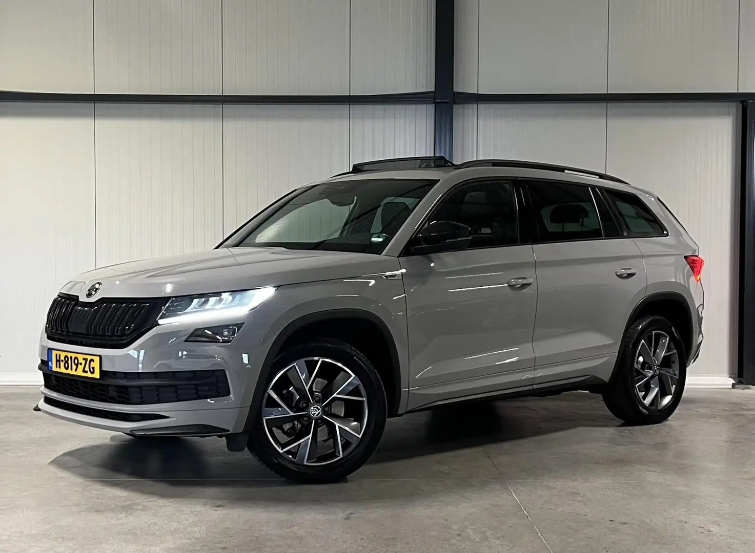 Skoda Kodiaq 1.5 TSI Sportline Pano Virtual 7 Pers Trekhaak Gris - 1