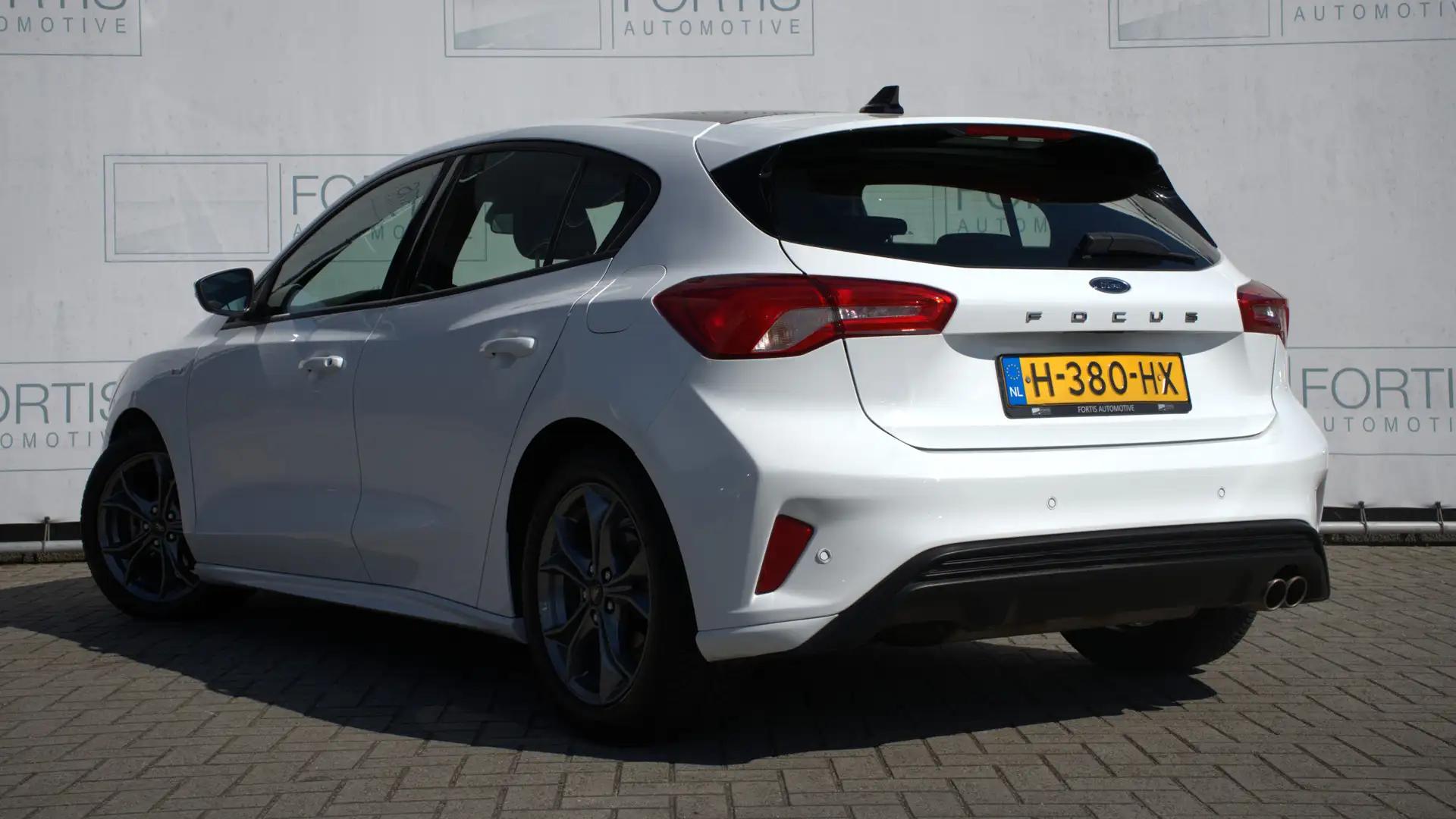 Ford Focus 1.0 EcoBoost ST Line Business NL AUTO | PANO | CAR Wit - 2