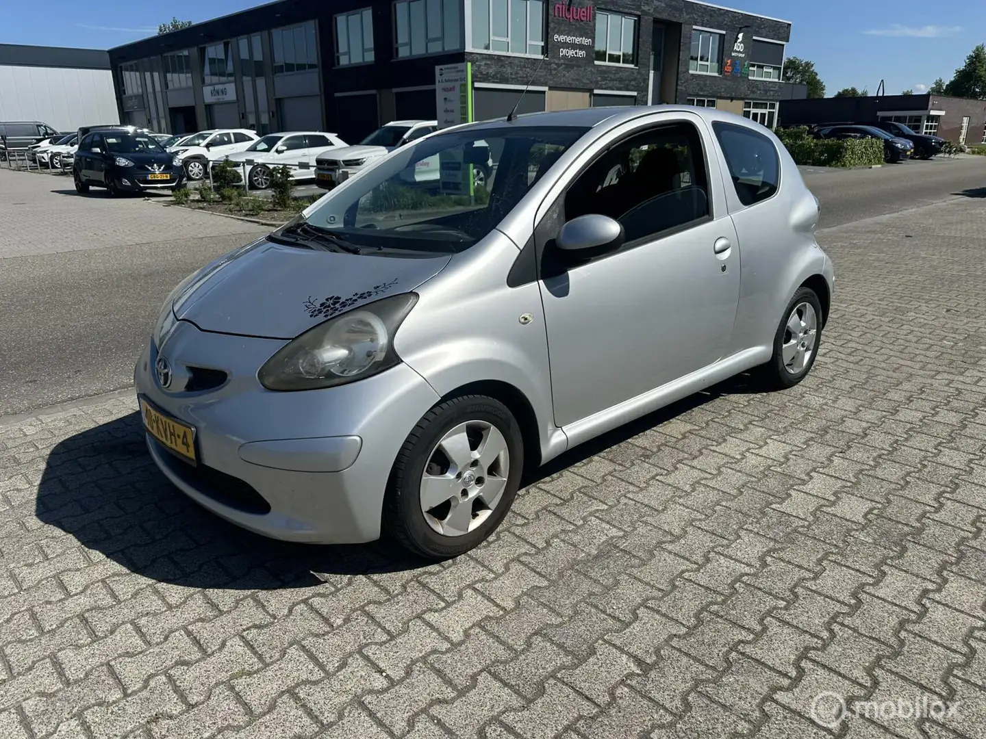 Toyota Aygo 1.0-12V Sport Grijs - 1