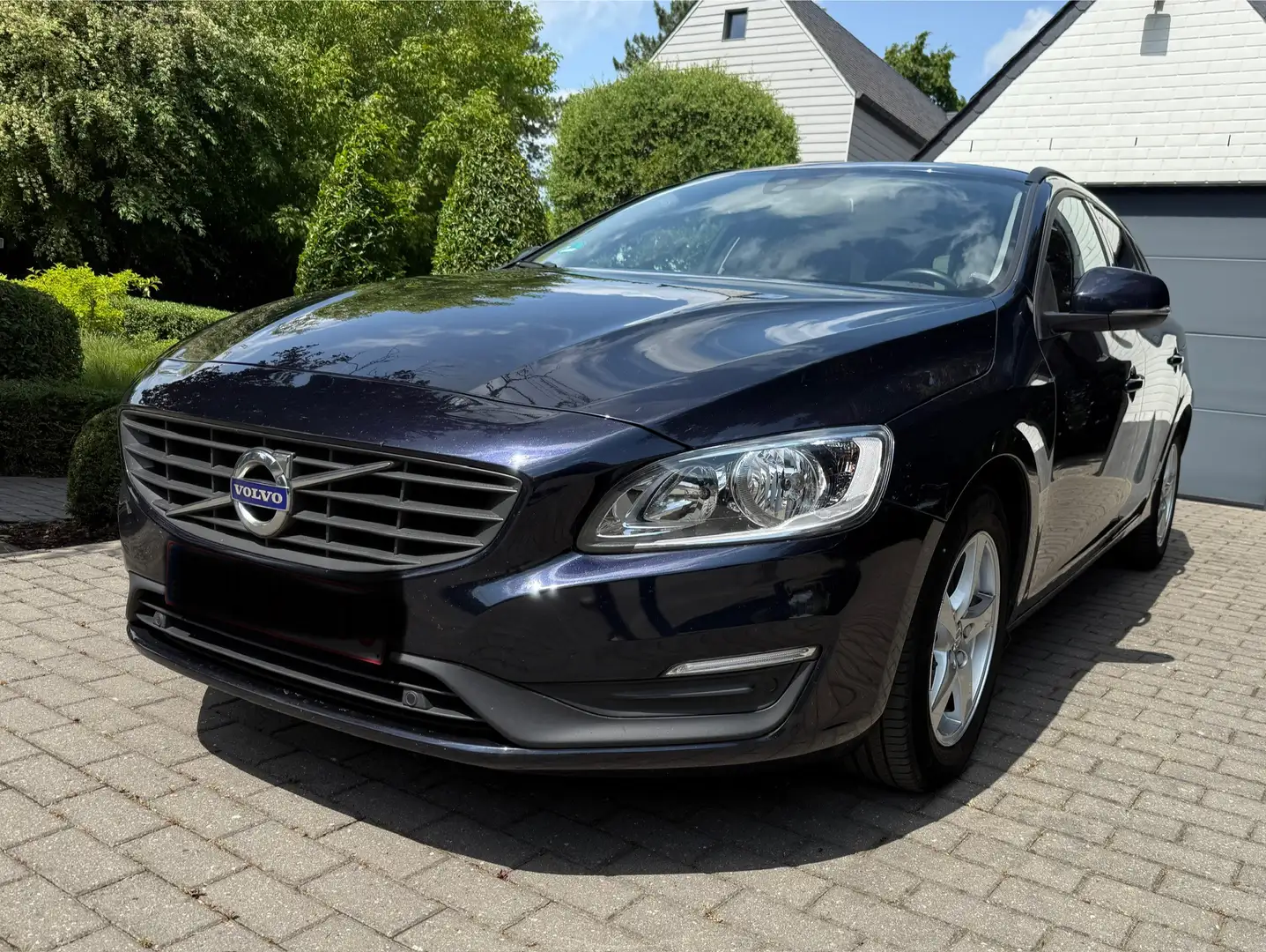 Volvo V60 2.0 D3 Momentum Start/Stop - 1