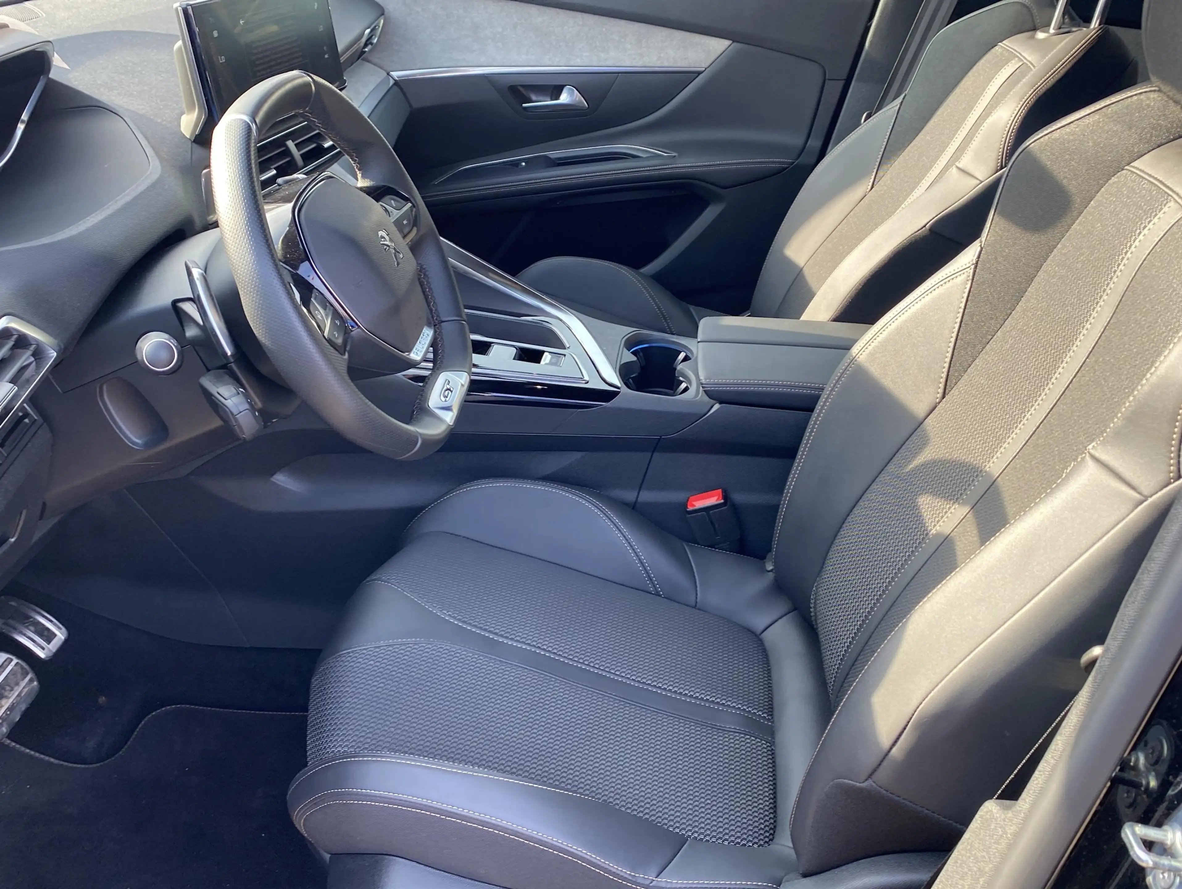 Peugeot 5008 GT Facelift*Navi*ACC*Kamera*7Sitze* — photo 10