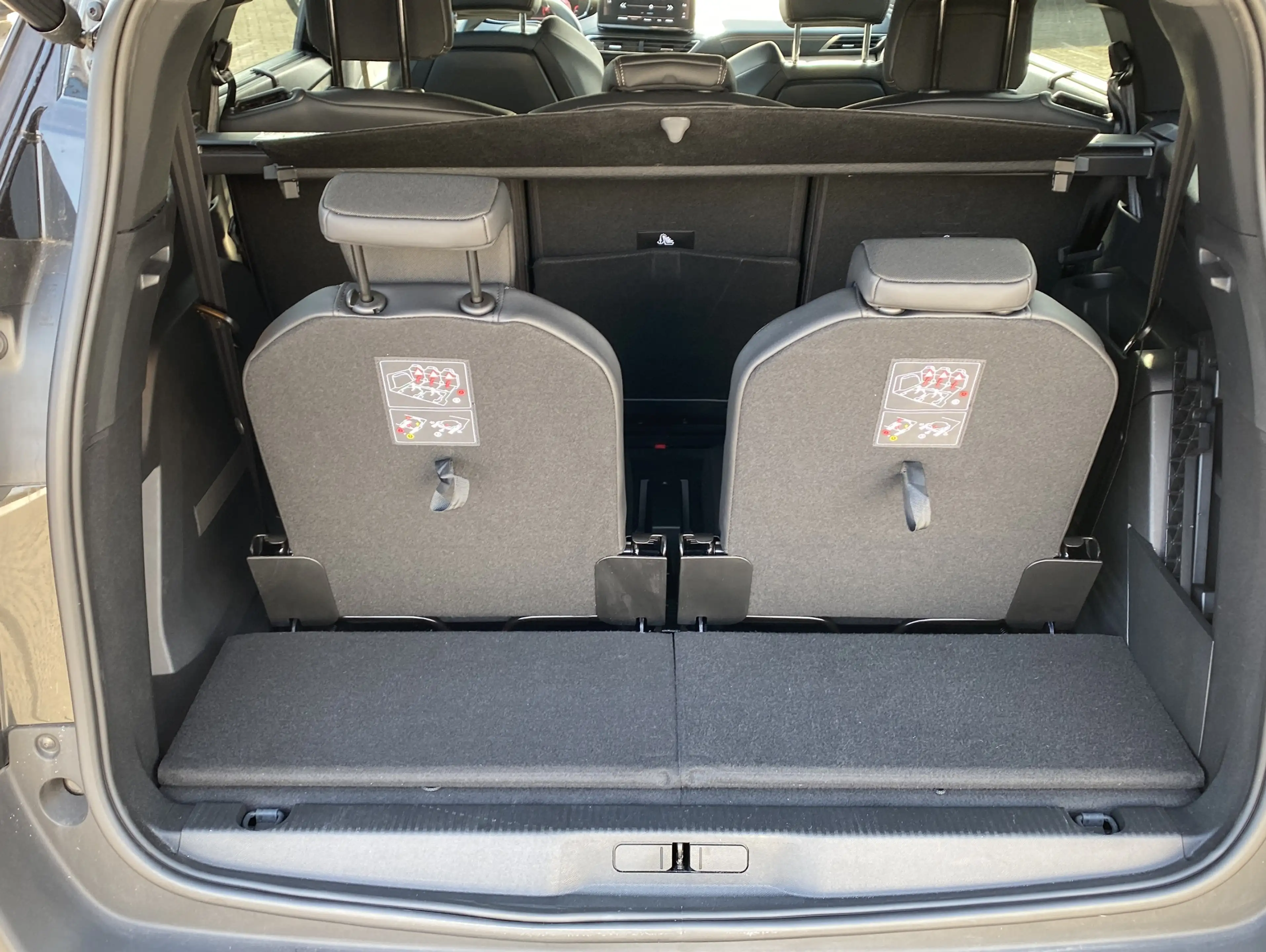 Peugeot 5008 GT Facelift*Navi*ACC*Kamera*7Sitze* — photo 9