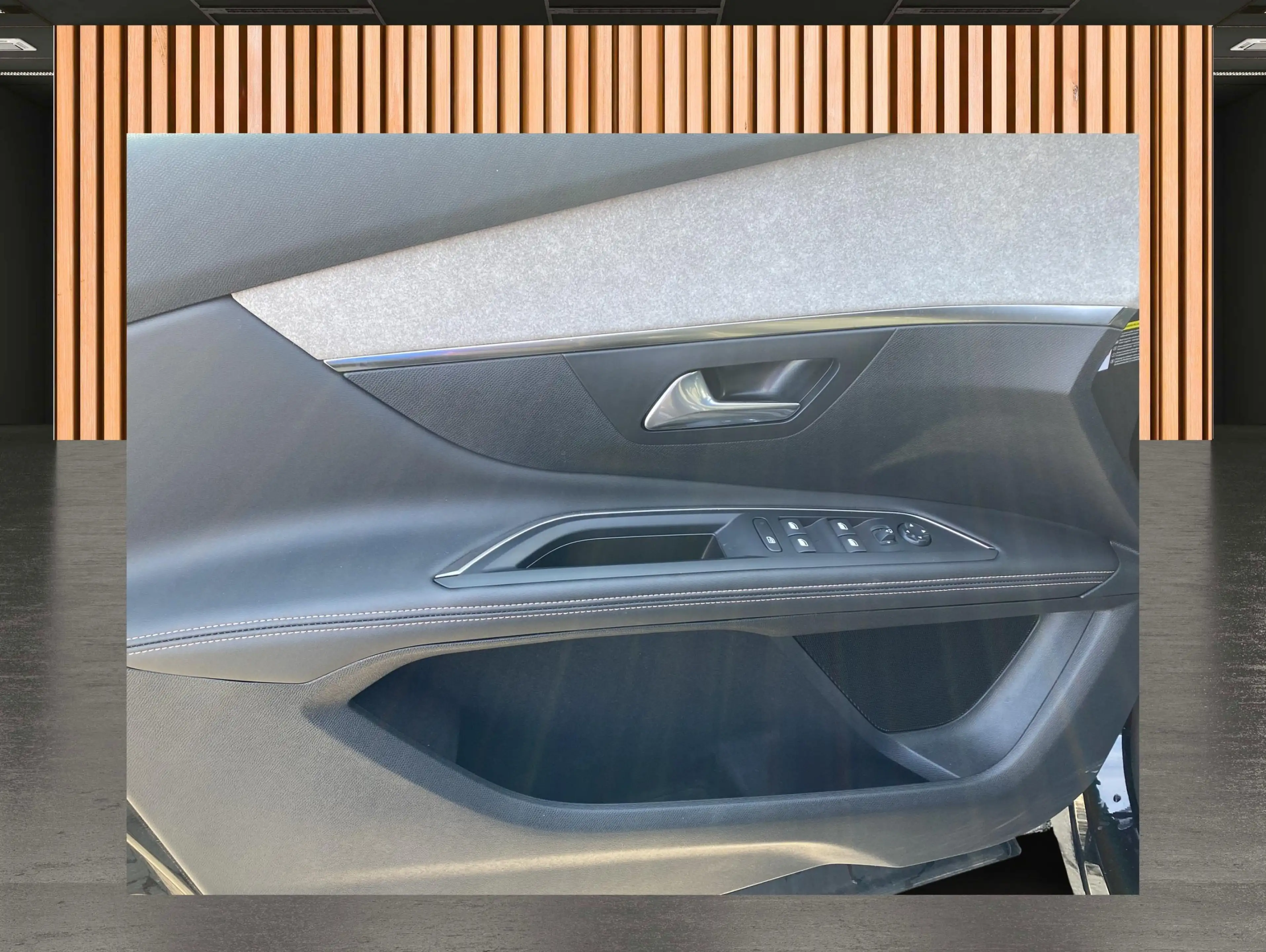 Peugeot 5008 GT Facelift*Navi*ACC*Kamera*7Sitze* — photo 14