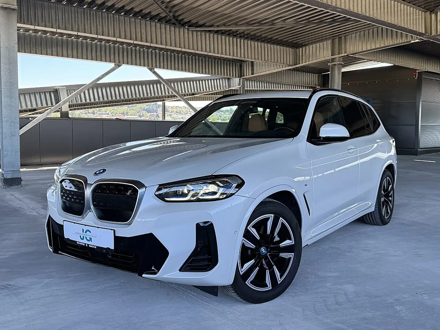 BMW iX3 M Sport *AHK *LASER *PANO Weiß - 1