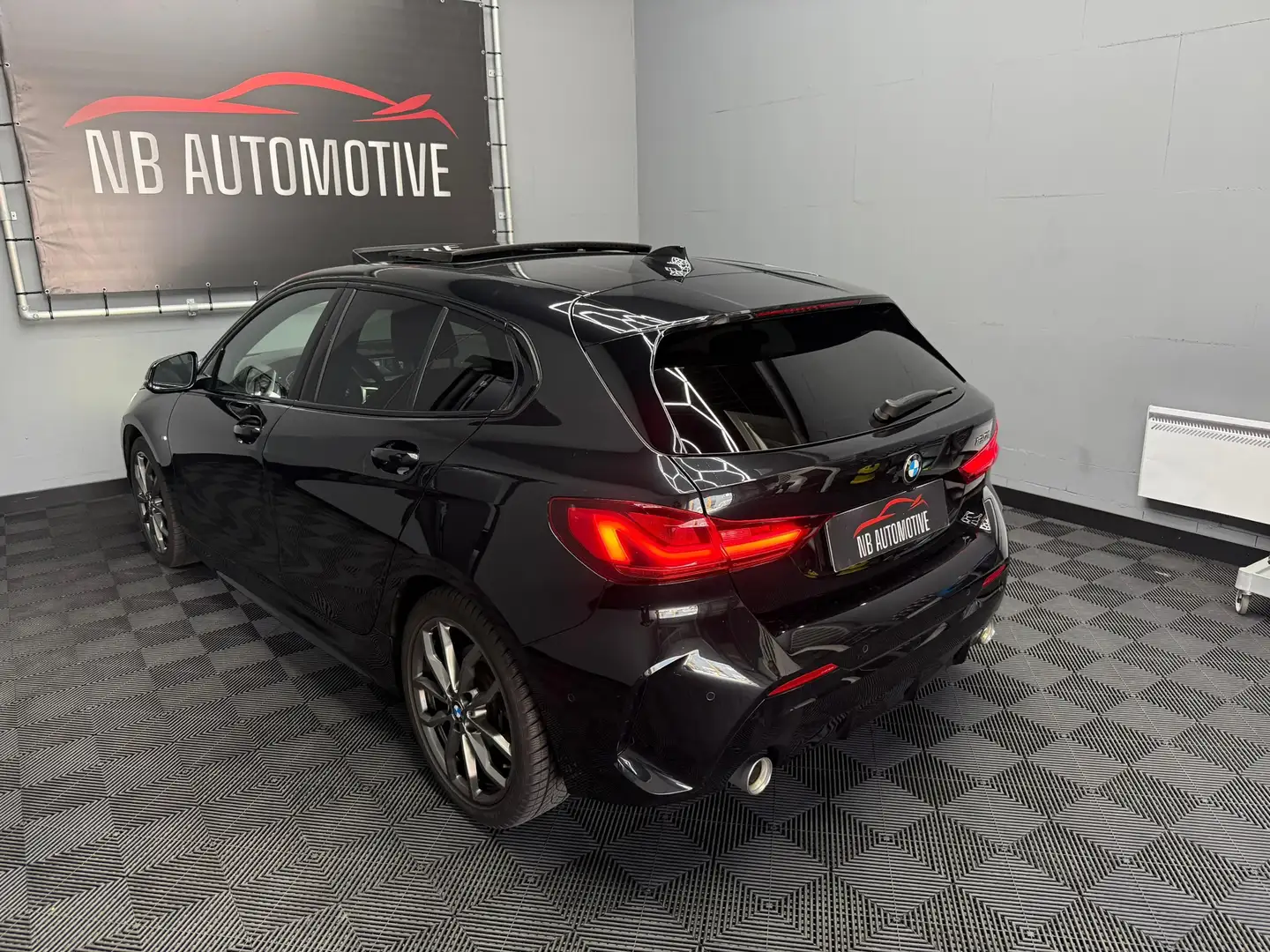 BMW 120 1-serie 120i M-pakket 2023 Schwarz - 2