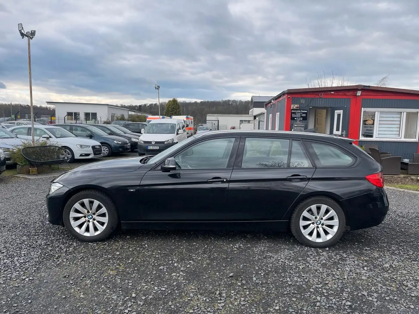 BMW 320 Baureihe 3 Touring 320d Schwarz - 1