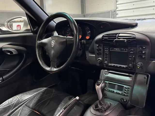 Porsche 911 view 9