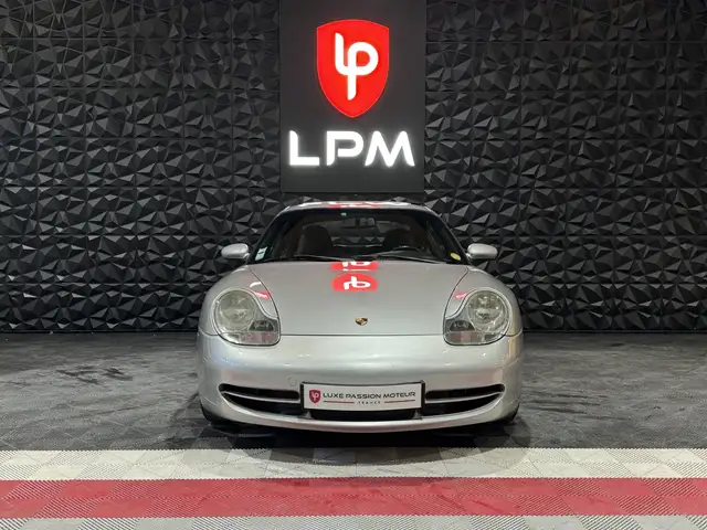 Porsche 911 view 2