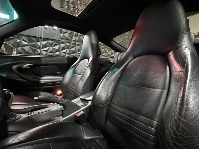 Porsche 911 view 10