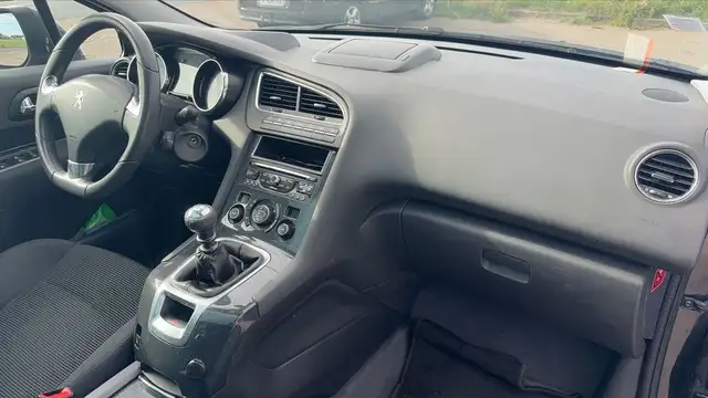 Peugeot 5008 view 10