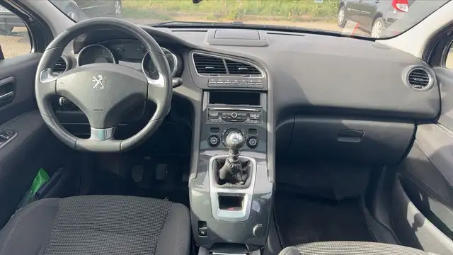 Peugeot 5008 view 11