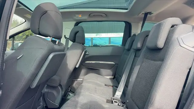 Peugeot 5008 view 9