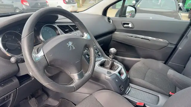 Peugeot 5008 view 8