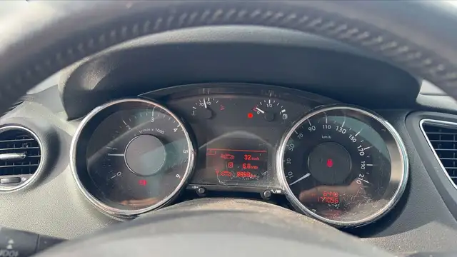 Peugeot 5008 view 12