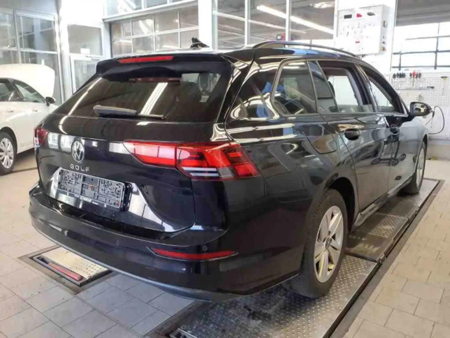 Volkswagen Golf Variant Golf VIII Variant 2.0 TDI Life NAVI APP SHZ Ganz Schwarz - 2