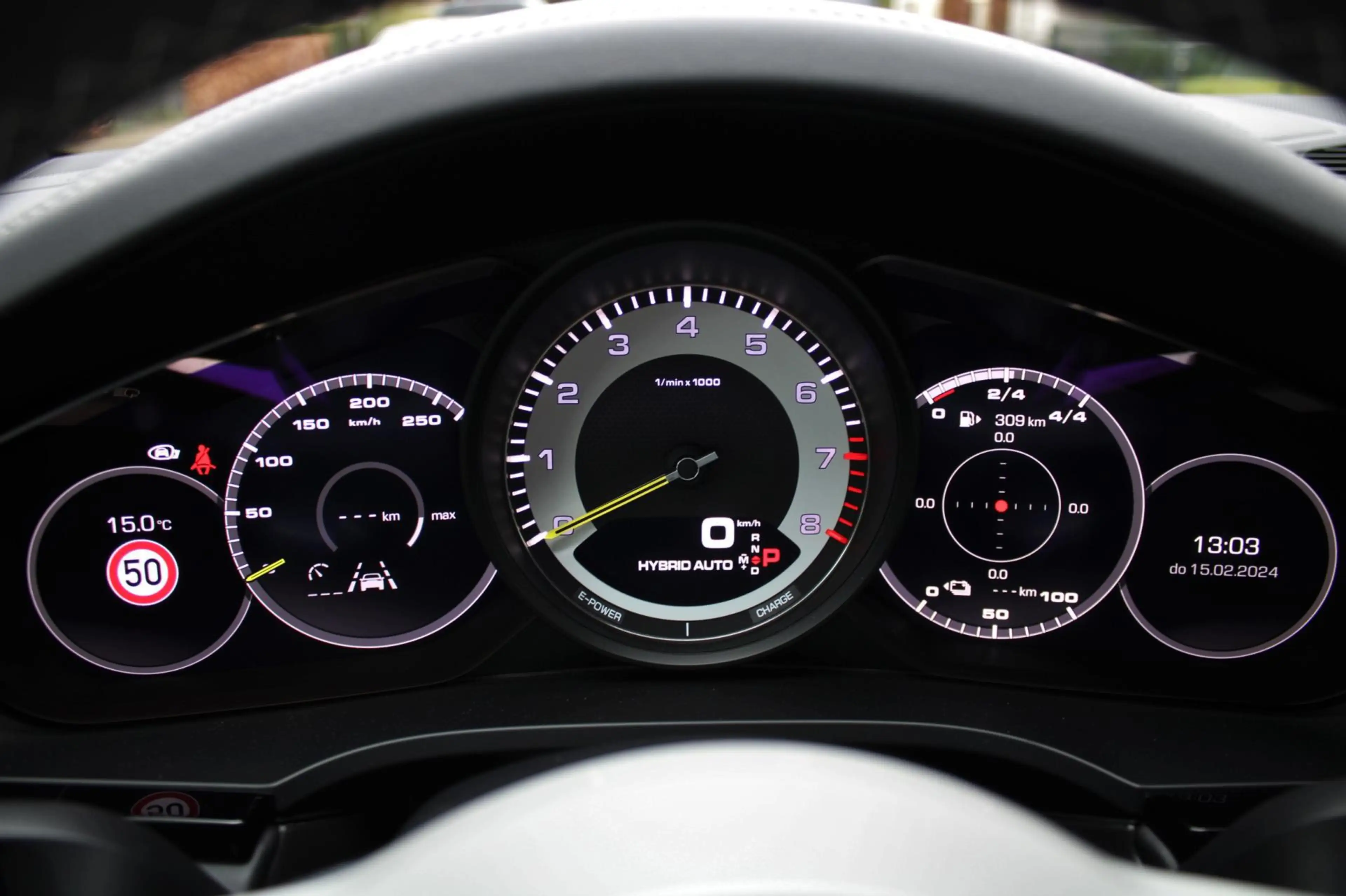 Porsche Cayenne Coupé 3.0 E-Hybrid — photo 31