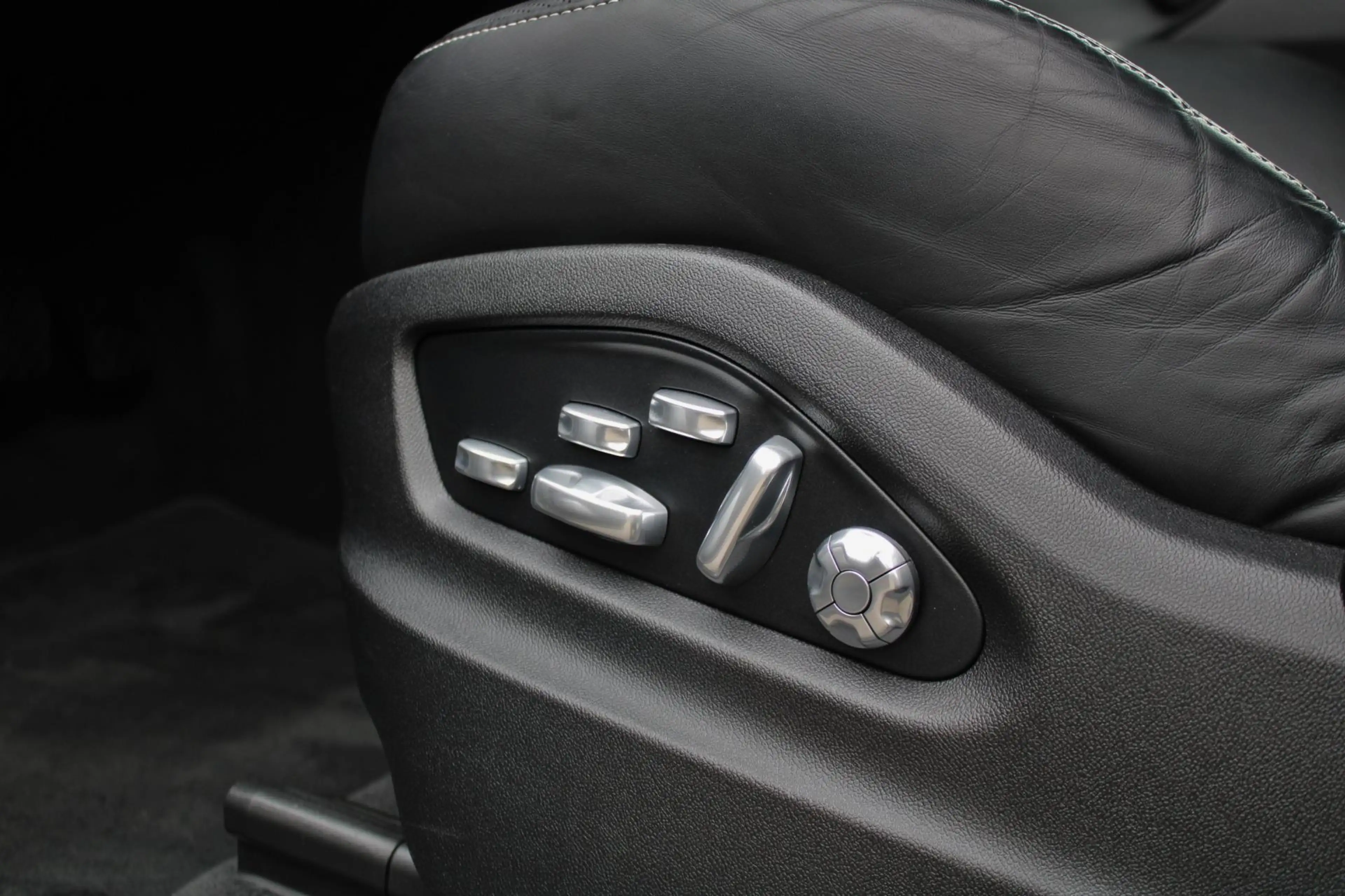 Porsche Cayenne Coupé 3.0 E-Hybrid — photo 12