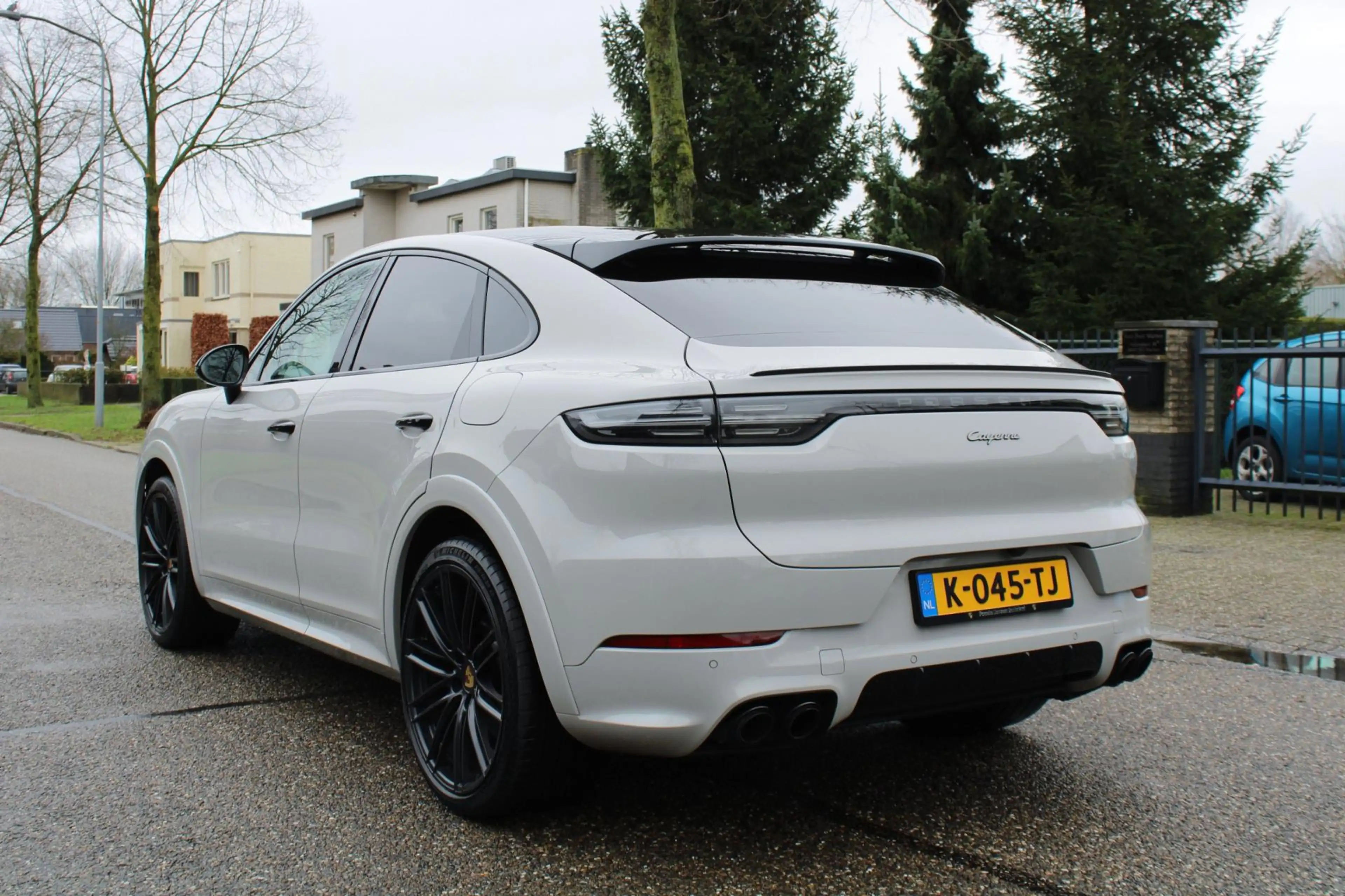 Porsche Cayenne Coupé 3.0 E-Hybrid — photo 36